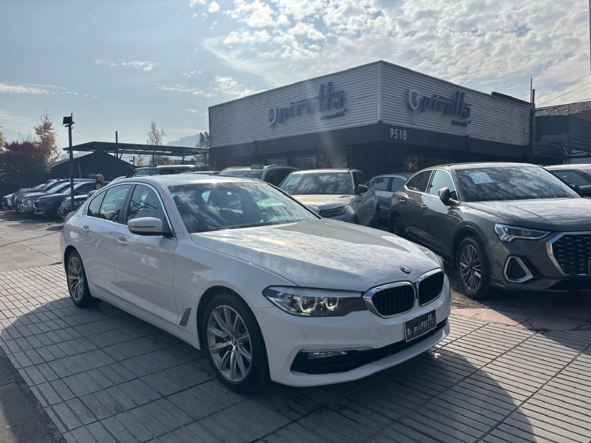 BMW 520 2.0 EXECUTIVE 4X2 AT 4P. 2018 IMPECABLE ESTADO - FULL MOTOR