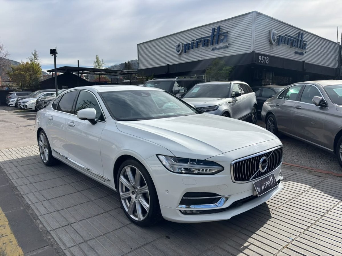 VOLVO S90 2.0 D5 INSCRIPTION DIESEL 4X4 AT 4P. 2019 MANTENCIONES EN LA MARCA. - FULL MOTOR