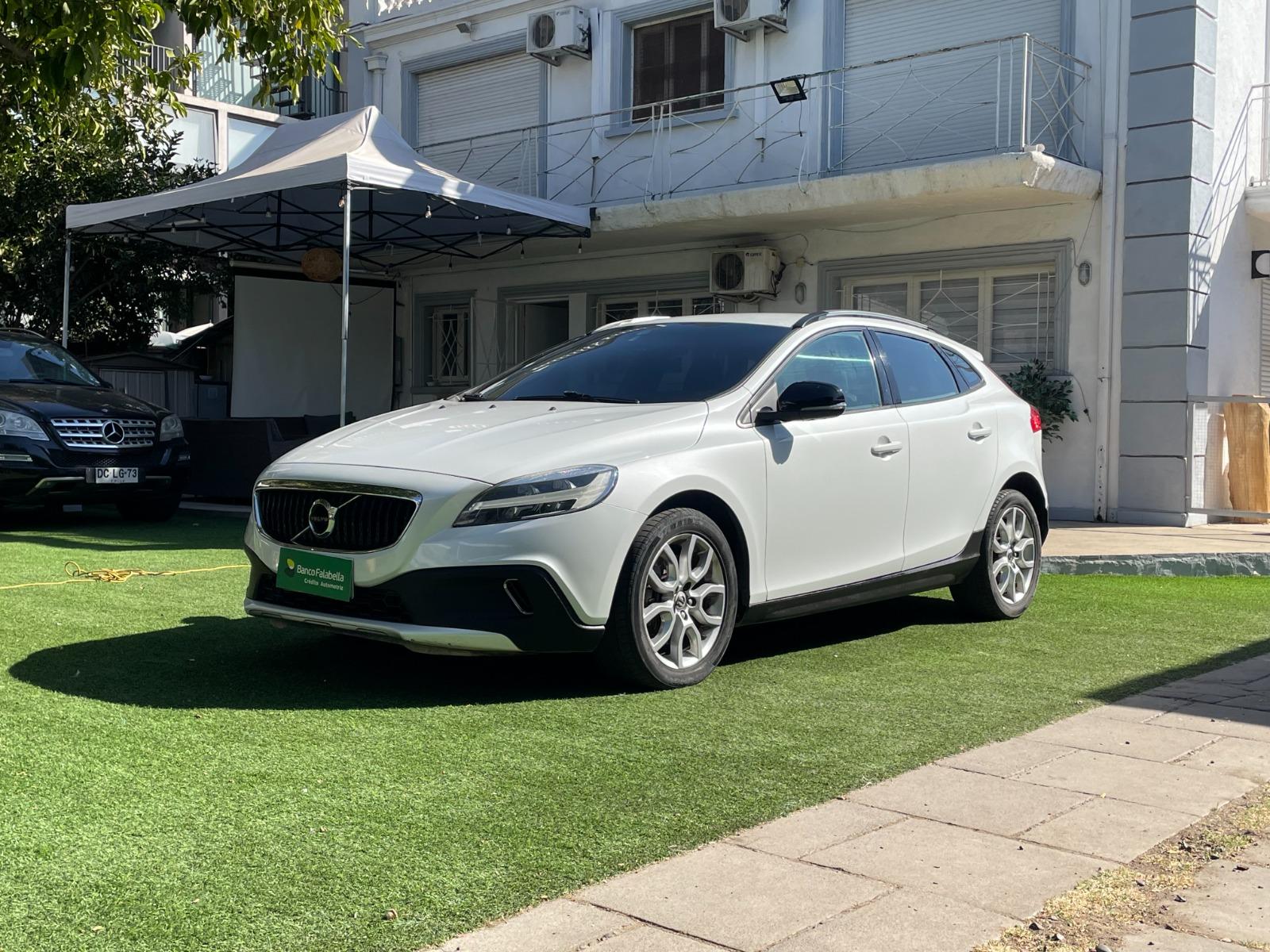 VOLVO V40 Cross Country D2 MEC 2.0 2017  - Portal Cars