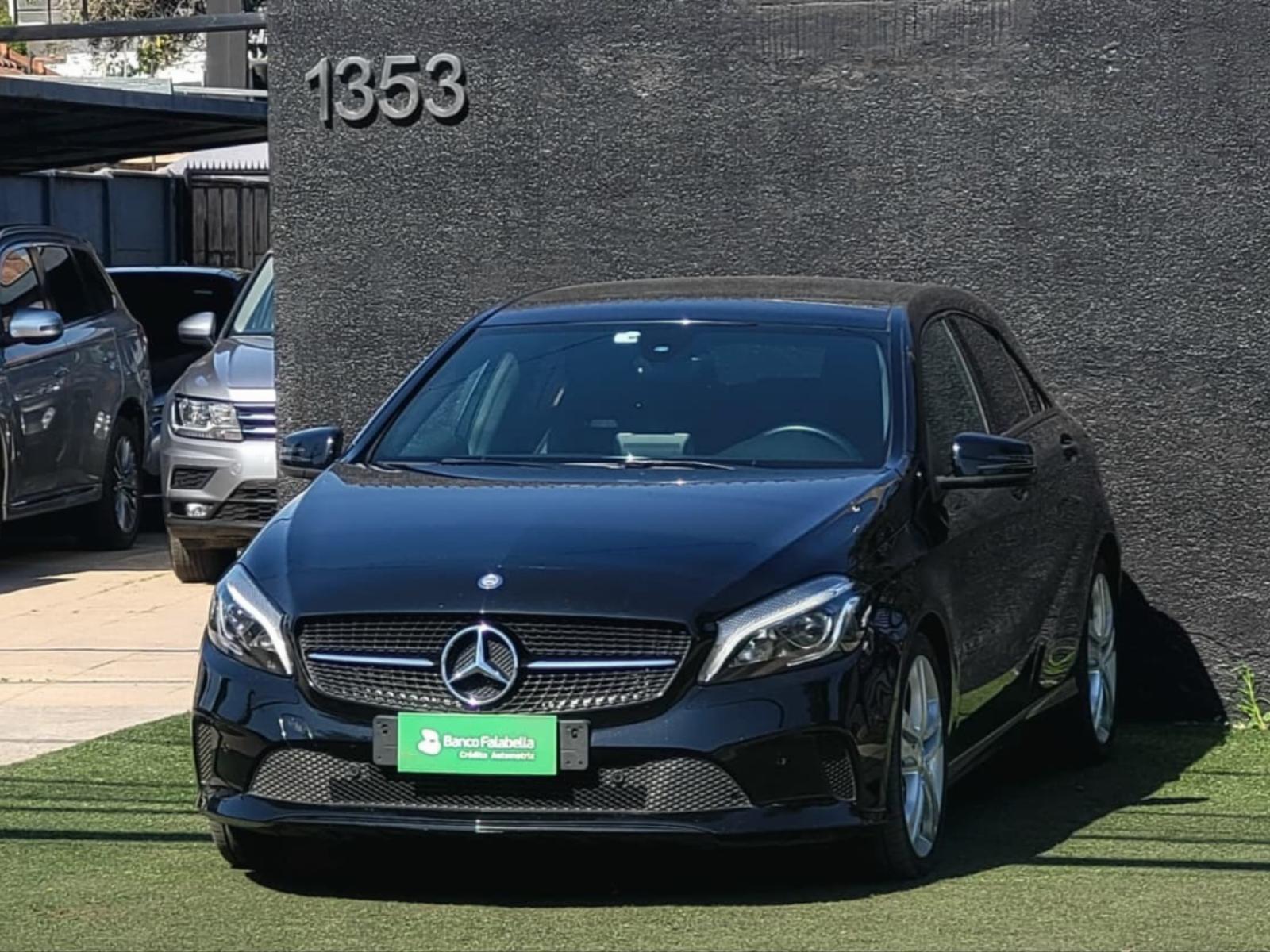 MERCEDES-BENZ A200 2.1 2017 ELEGANTE Y EN EXCELENTE ESTADO - FULL MOTOR