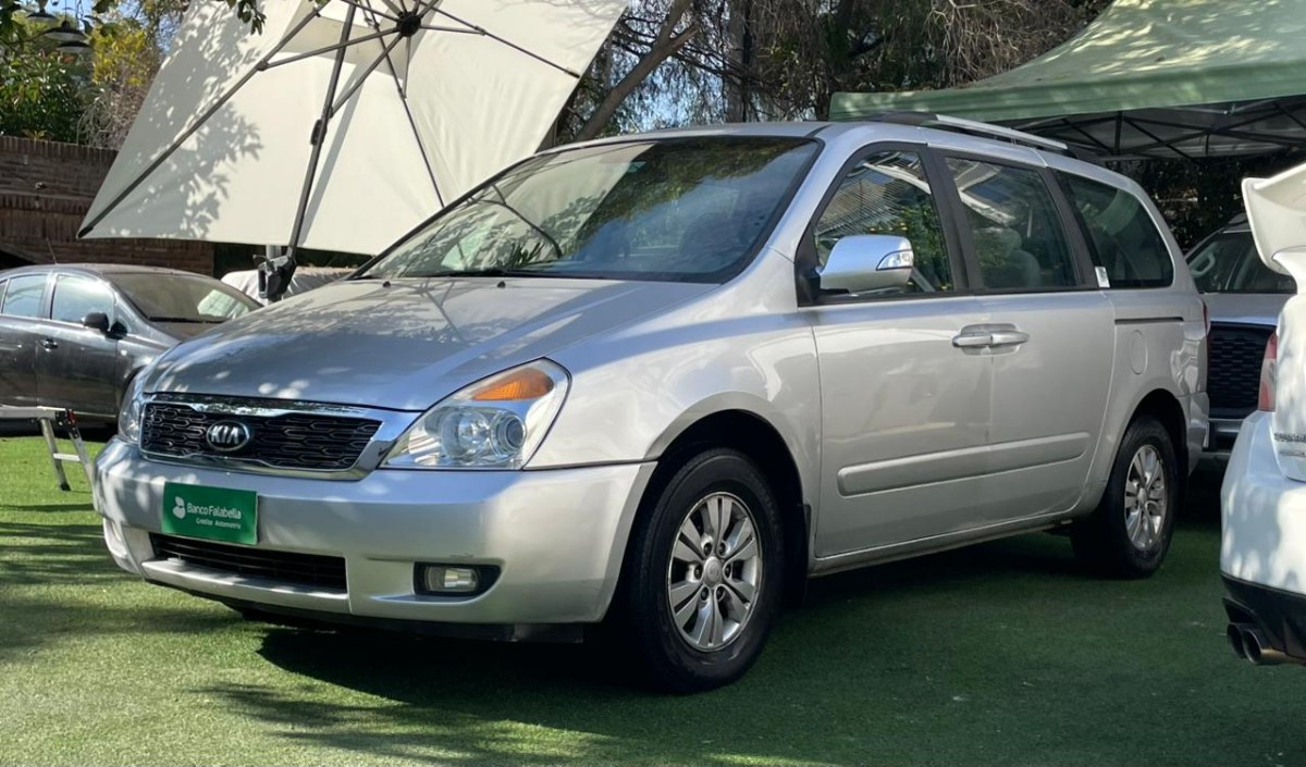 KIA GRAND CARNIVAL EX 2.2 AUT 2013 EN BUEN ESTADO - FULL MOTOR