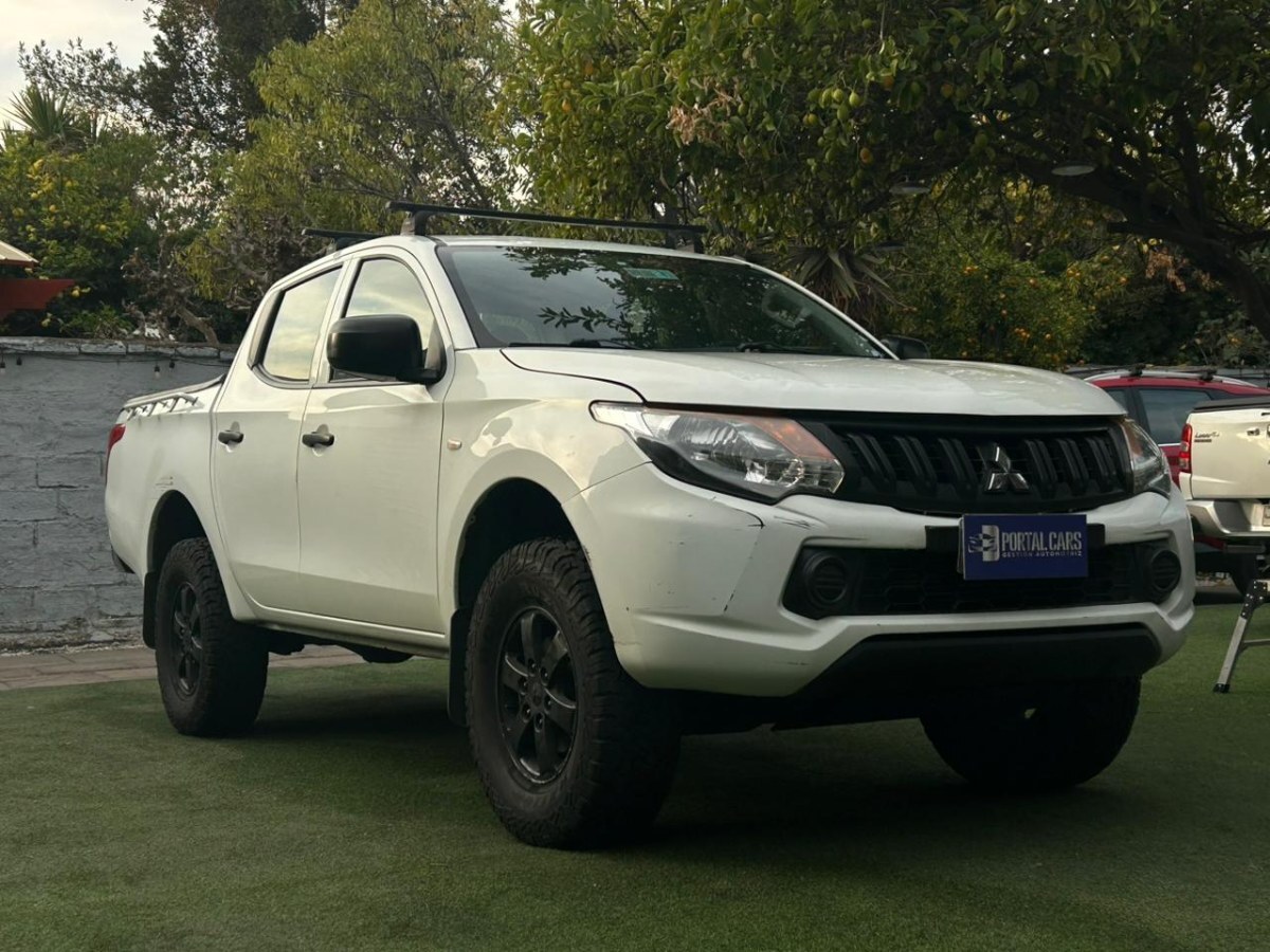 MITSUBISHI L200 KATANA D CAB CRM 4X4 2.4 2016 IMPECABLE - FULL MOTOR