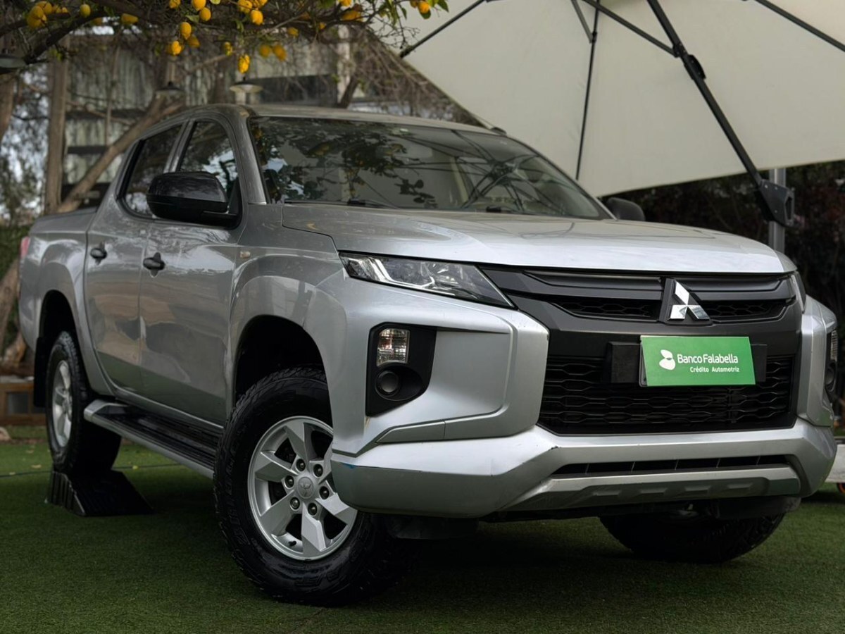 MITSUBISHI L200 Work Cr 2.4 Diésel 2020 Buen estado - Portal Cars