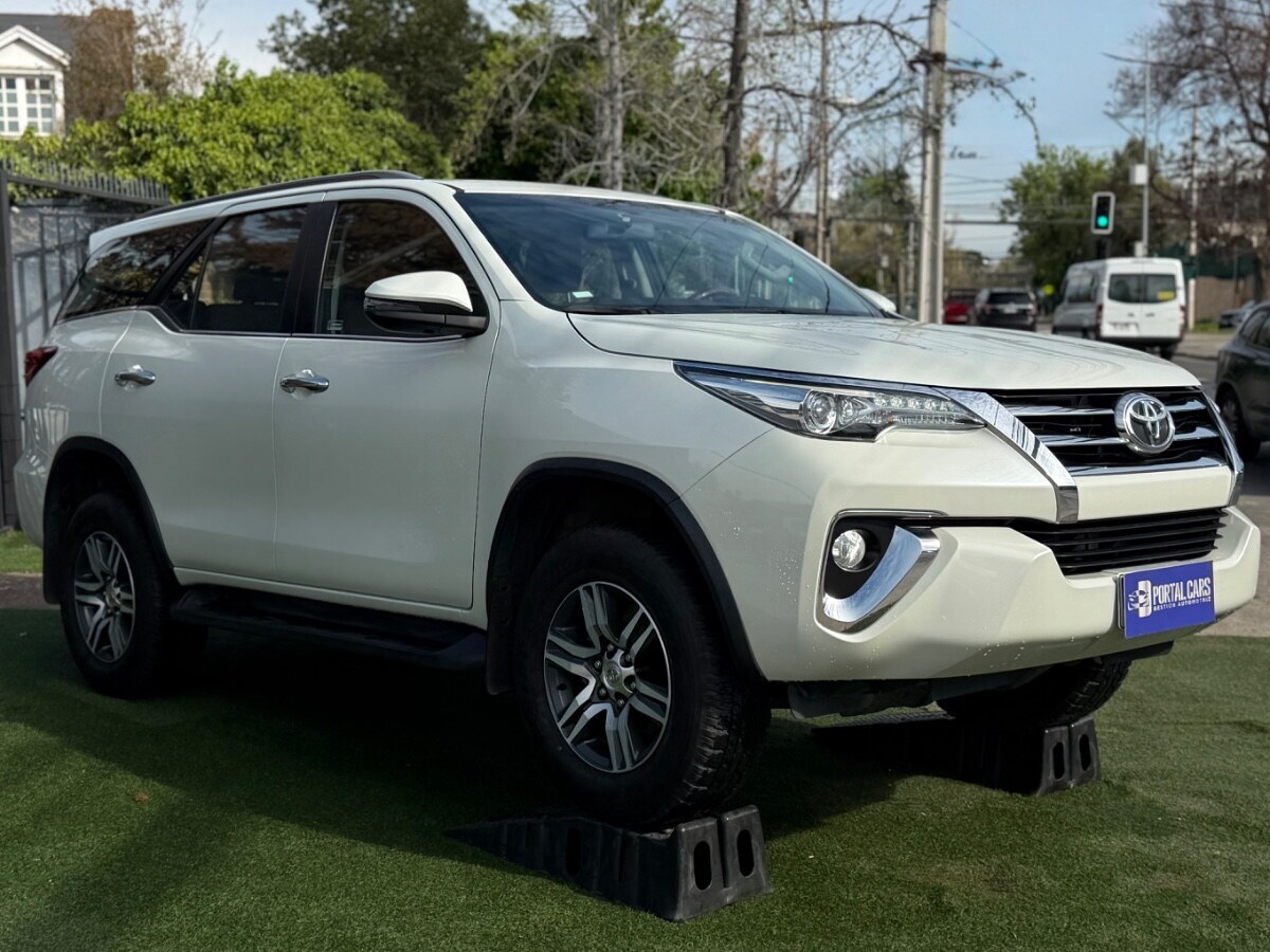 TOYOTA FORTUNER 2.7 SRV AUT 2019 Como nueva! - FULL MOTOR