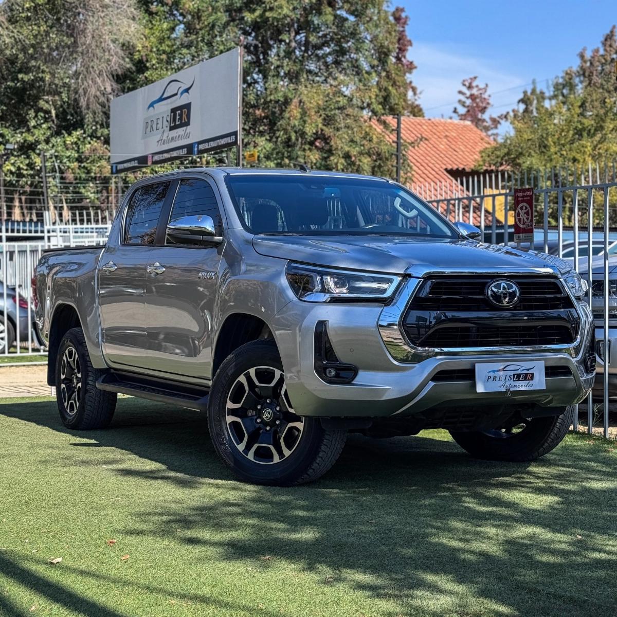 TOYOTA HILUX SRV 2.8 AT 4X4 DIESEL 2023 UN DUEÑO MANTENCIONES - Preisler Automoviles