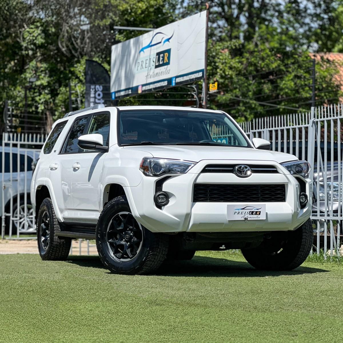 TOYOTA 4 RUNNER SR5 4X2 AT 2025 EXCELENTE ESTADO 3 CORRIDAS DE ASIENTOS - FULL MOTOR