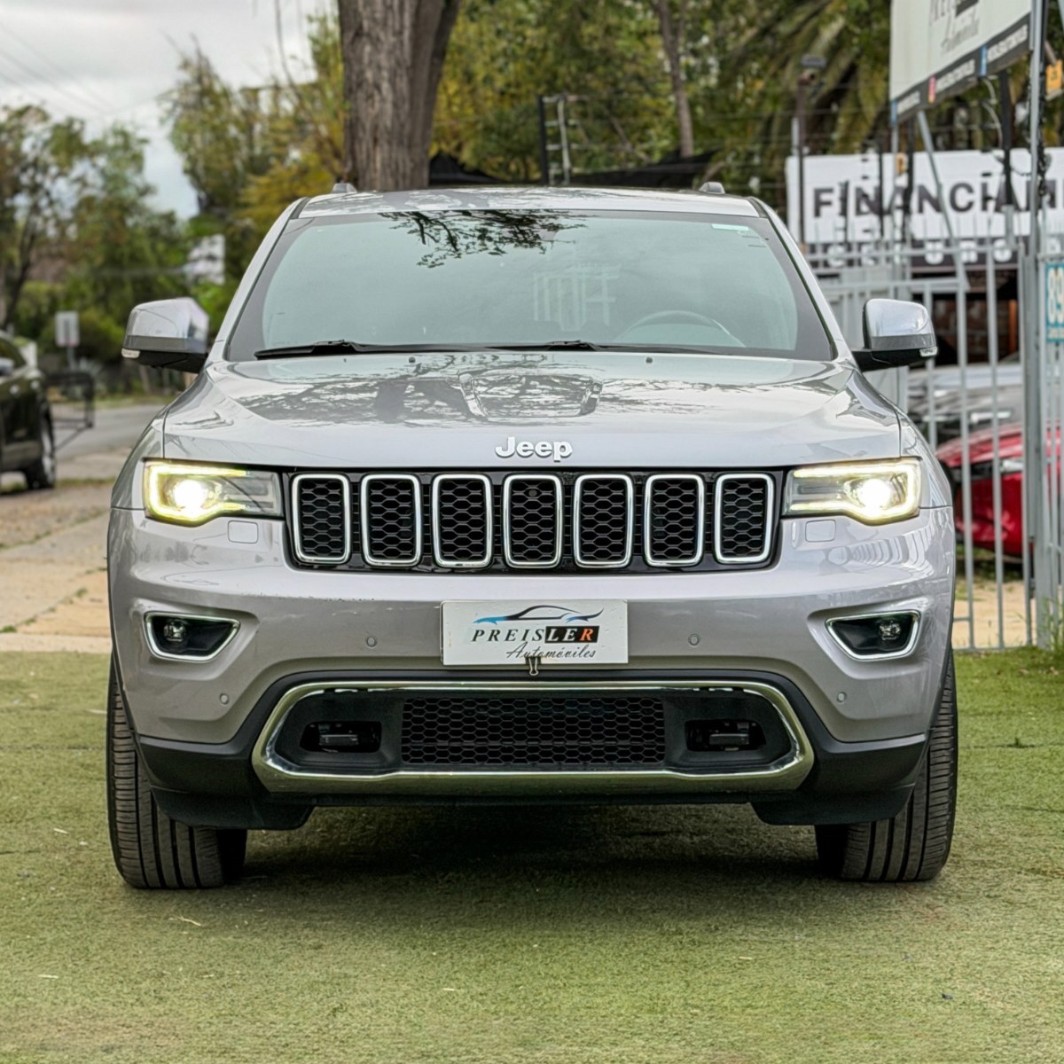 Jeep Grand Cherokee — foto 2 de 27