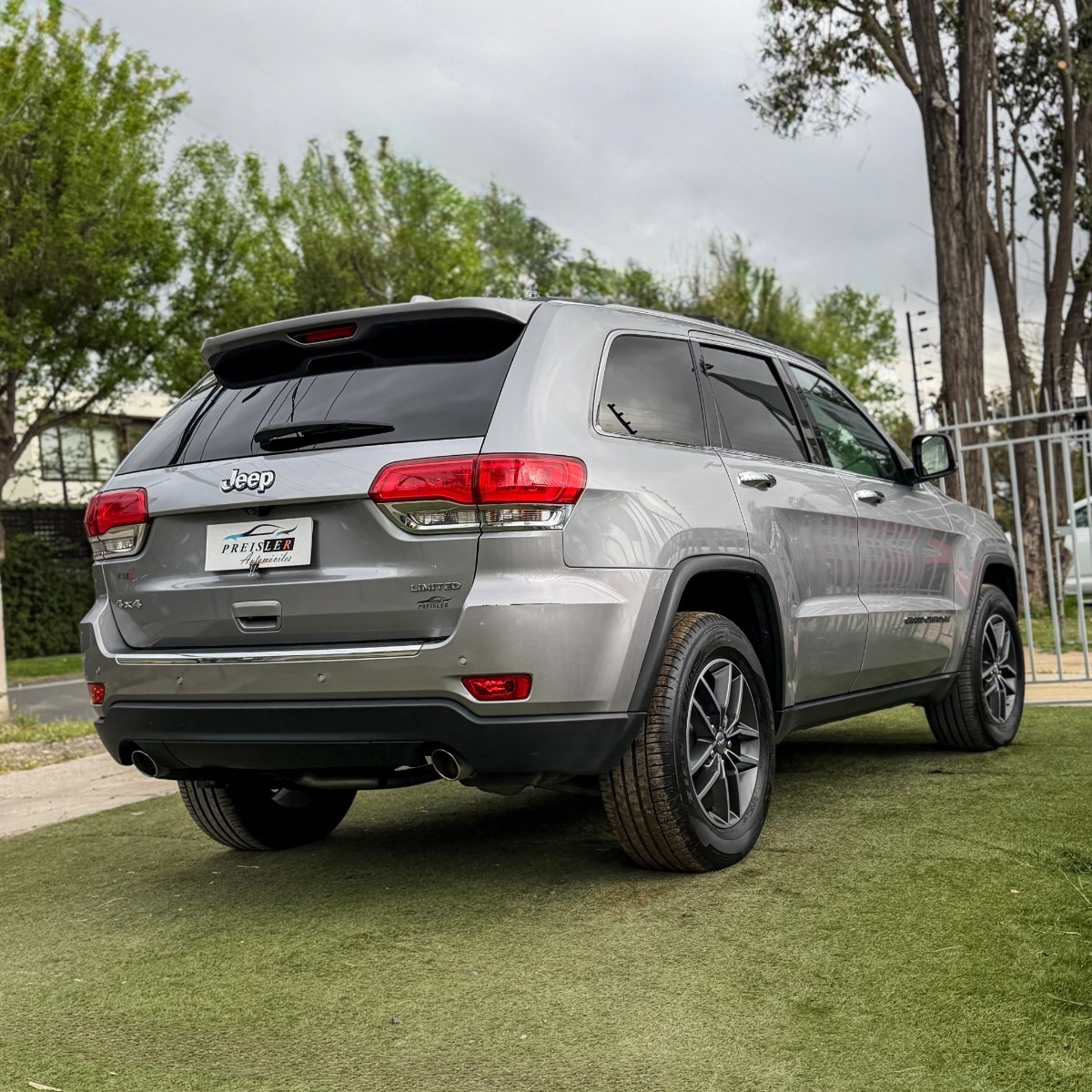 Jeep Grand Cherokee — foto 5 de 27