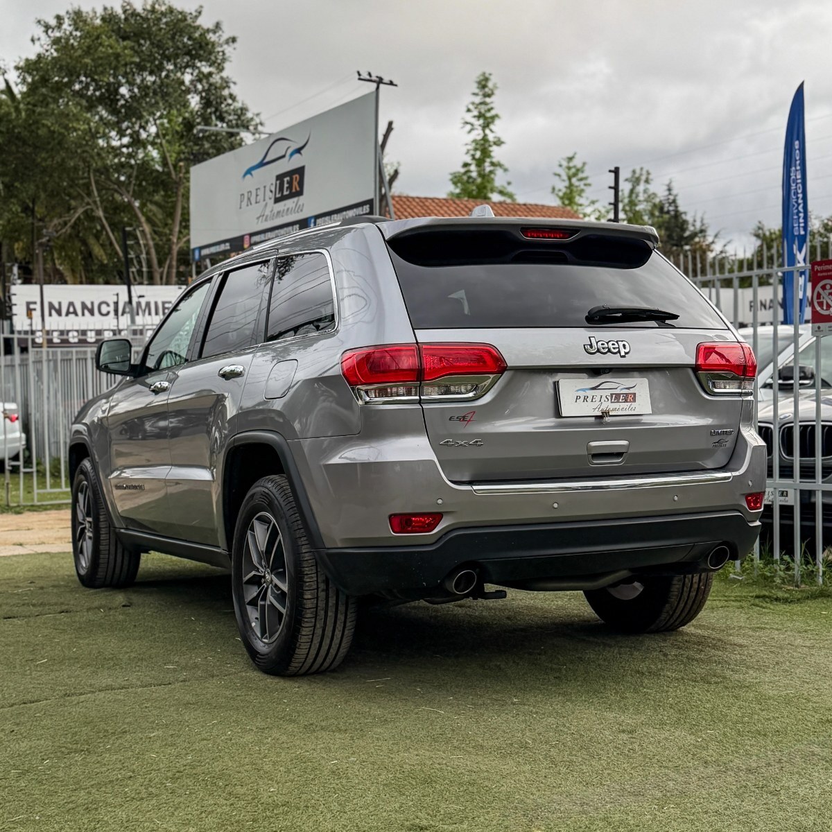 Jeep Grand Cherokee — foto 6 de 27