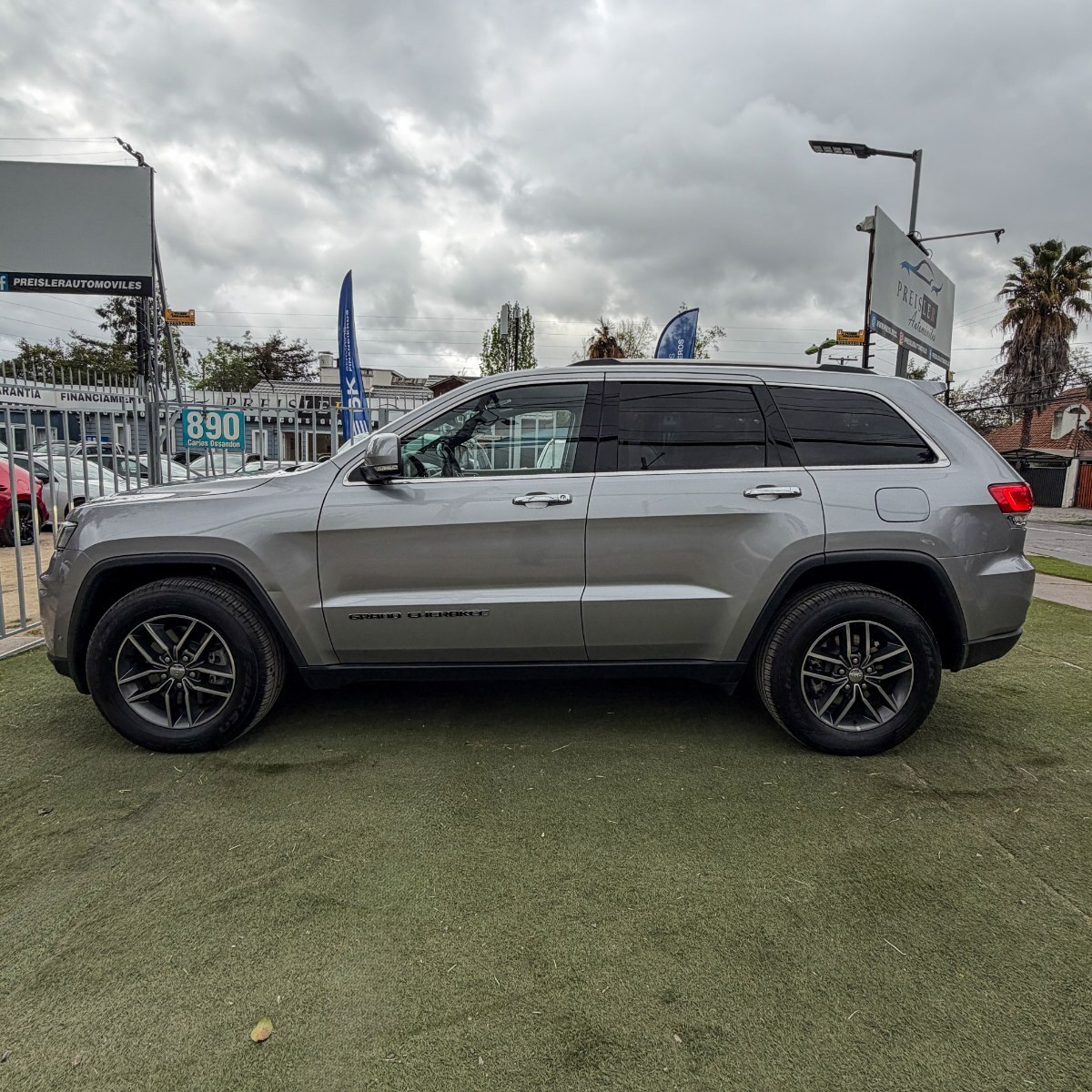Jeep Grand Cherokee — foto 8 de 27