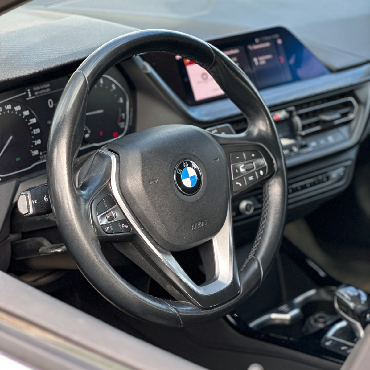 BMW 118 — foto 13 de 27