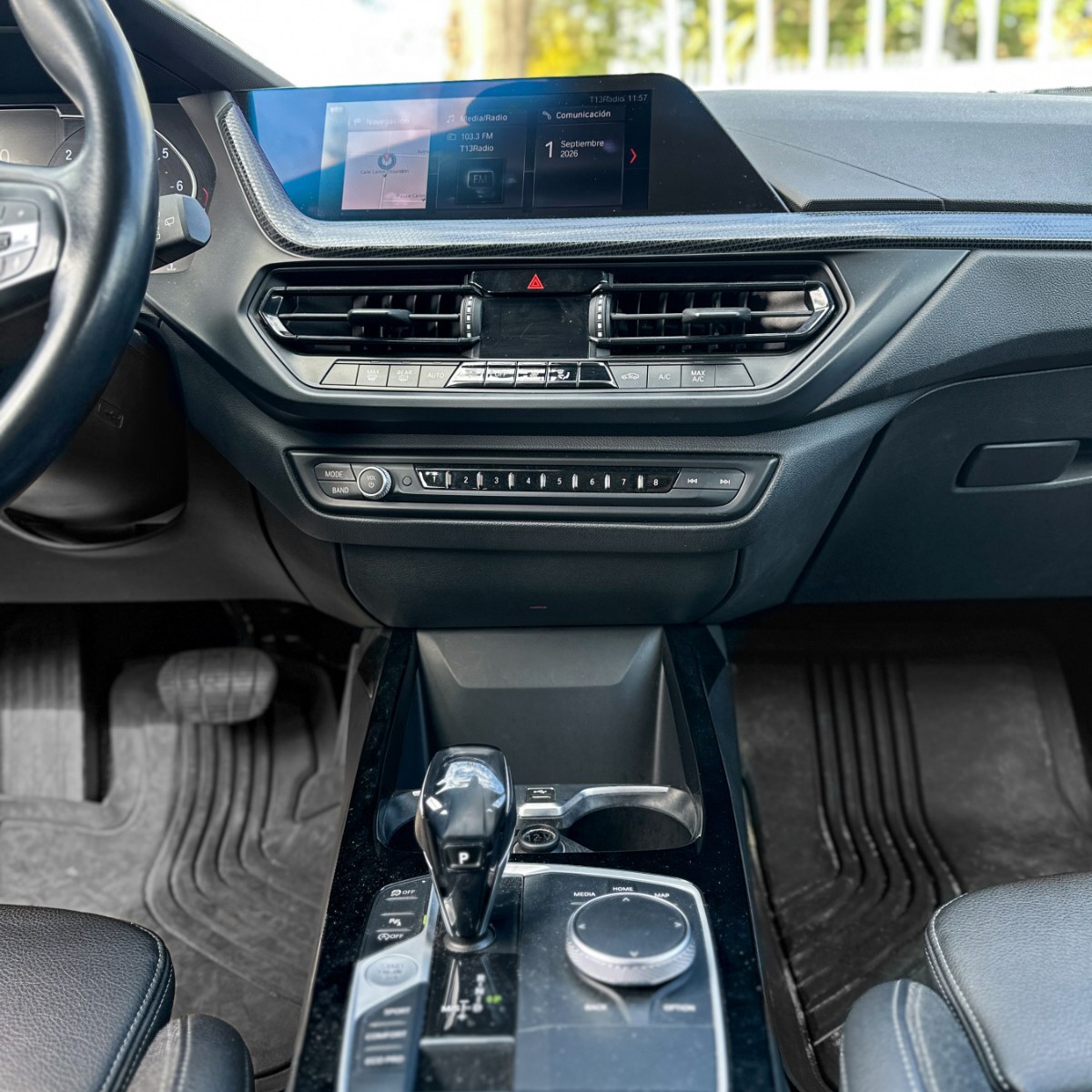 BMW 118 — foto 16 de 27