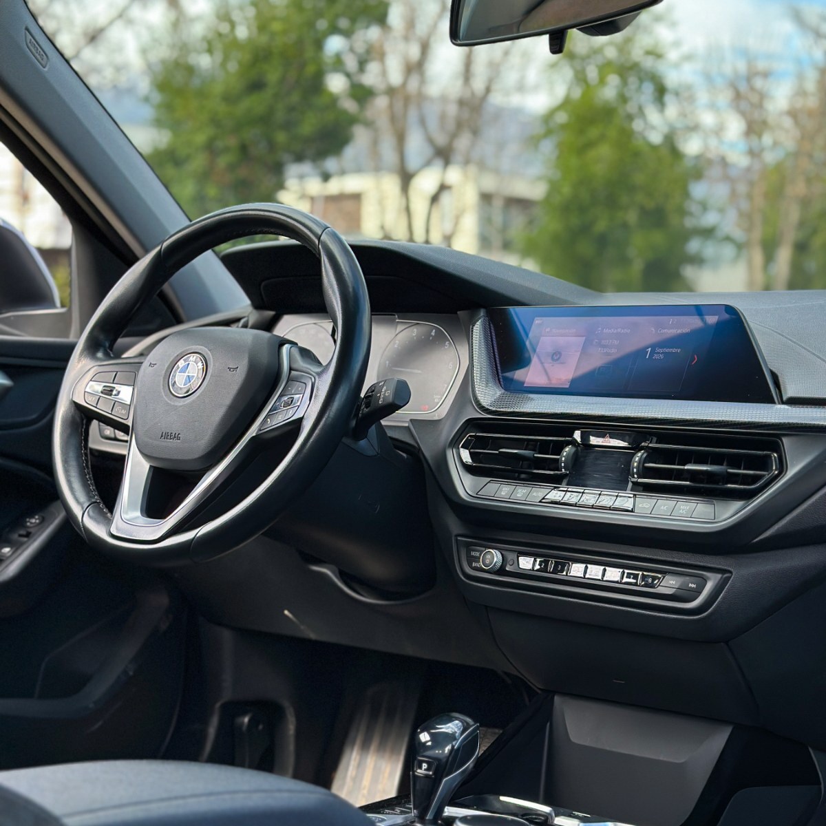 BMW 118 — foto 17 de 27