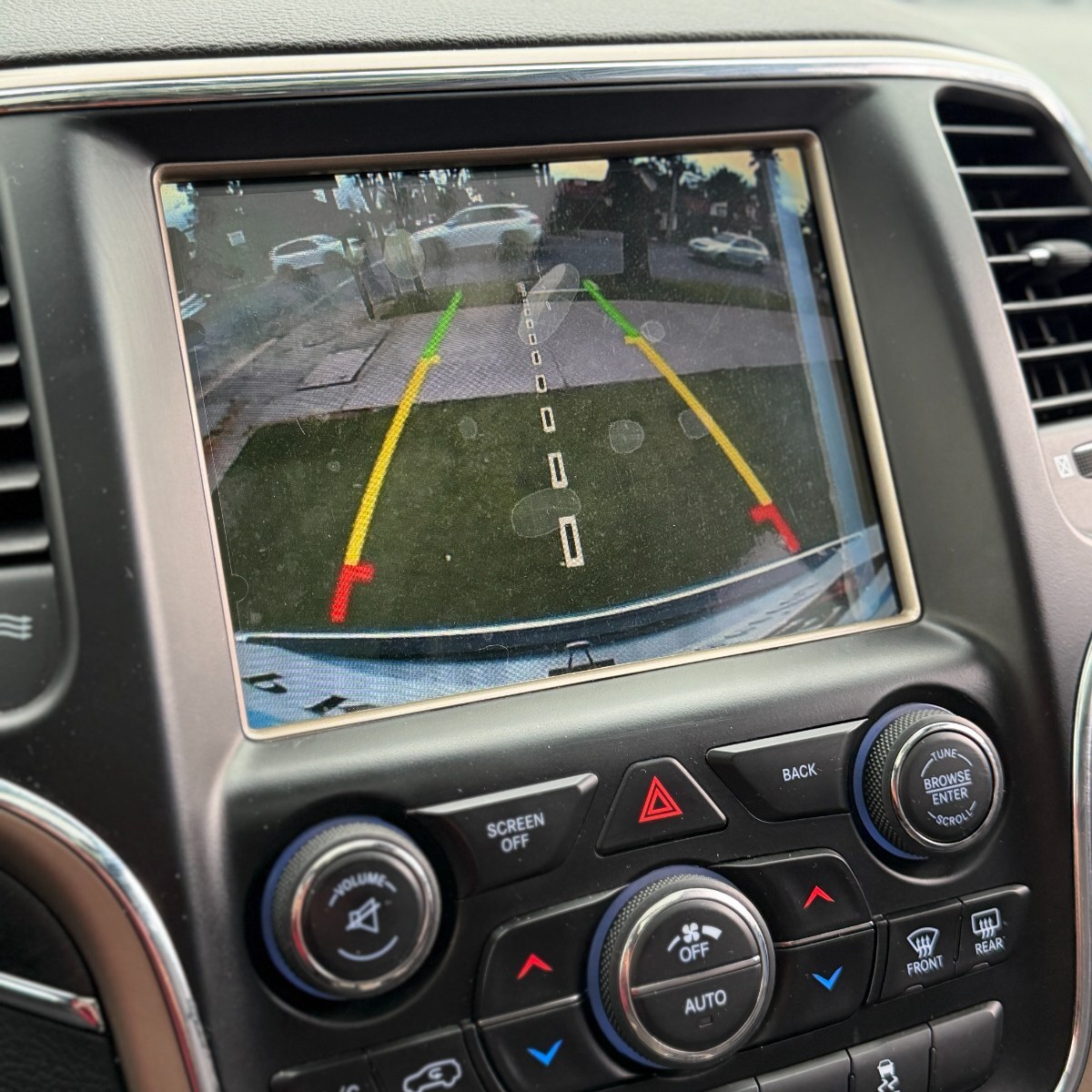 Jeep Grand Cherokee — foto 20 de 27