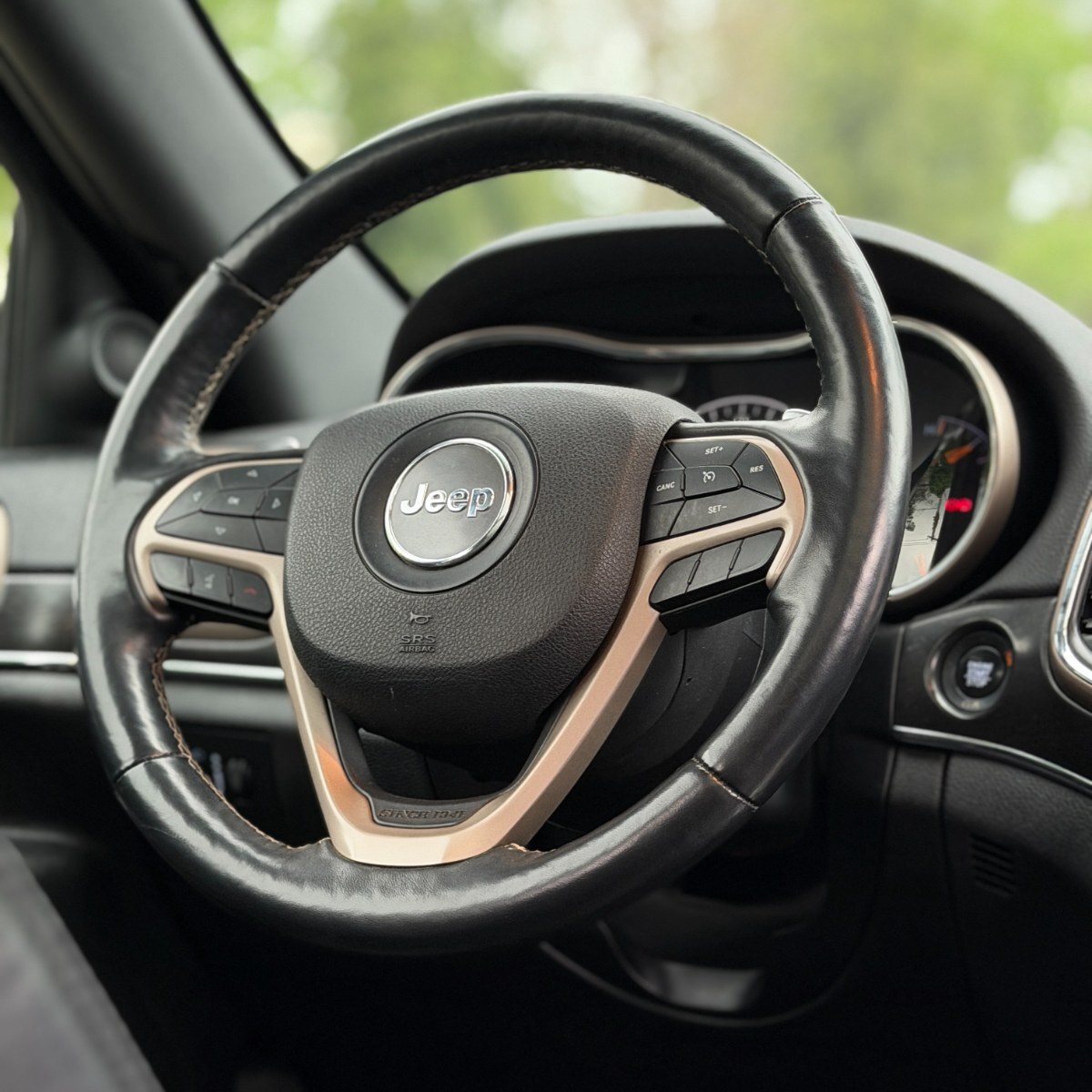 Jeep Grand Cherokee — foto 12 de 27