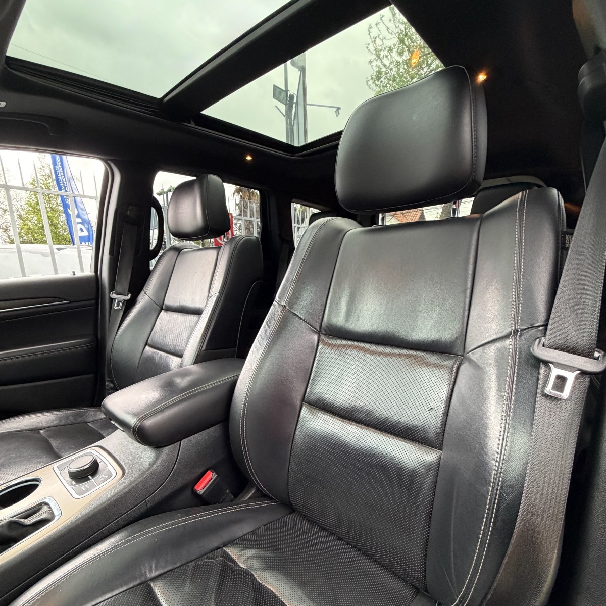 Jeep Grand Cherokee — foto 18 de 27
