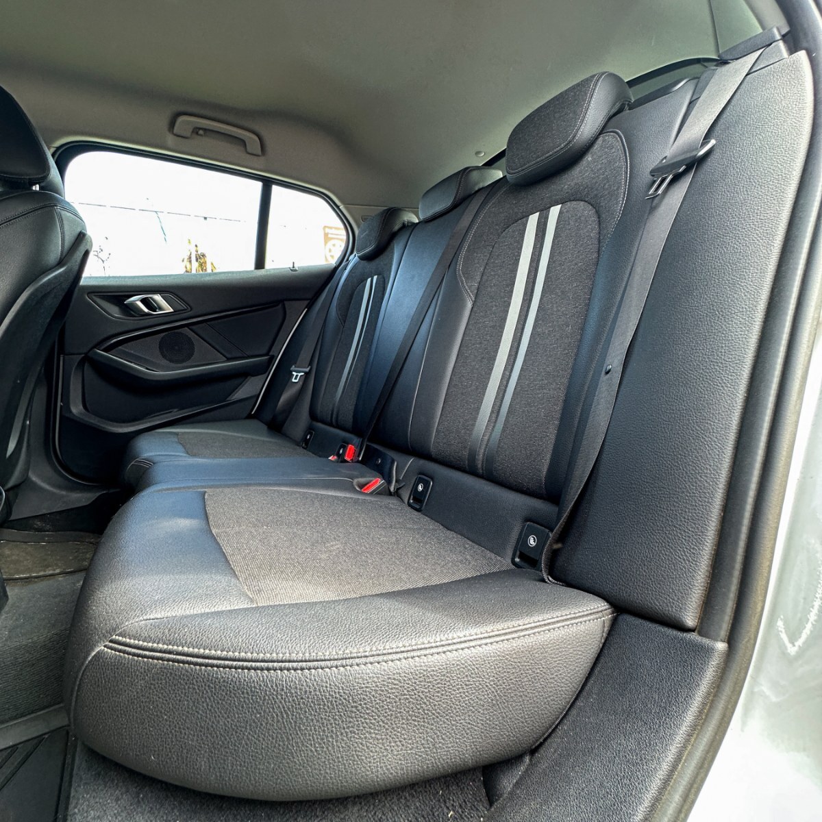 BMW 118 — foto 22 de 27