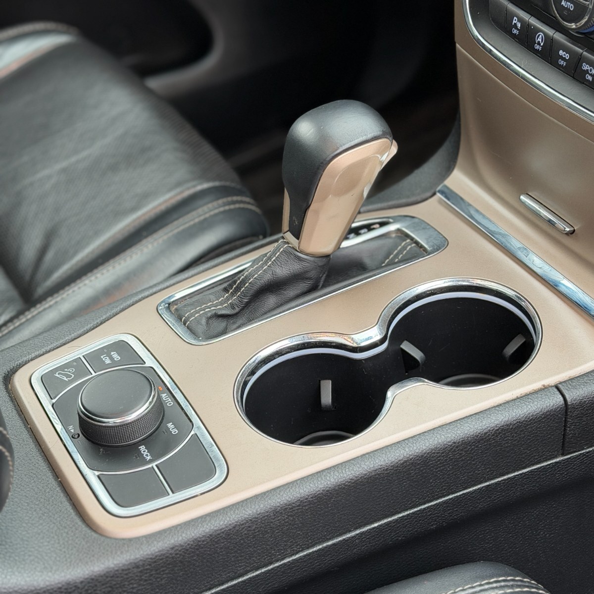 Jeep Grand Cherokee — foto 21 de 27