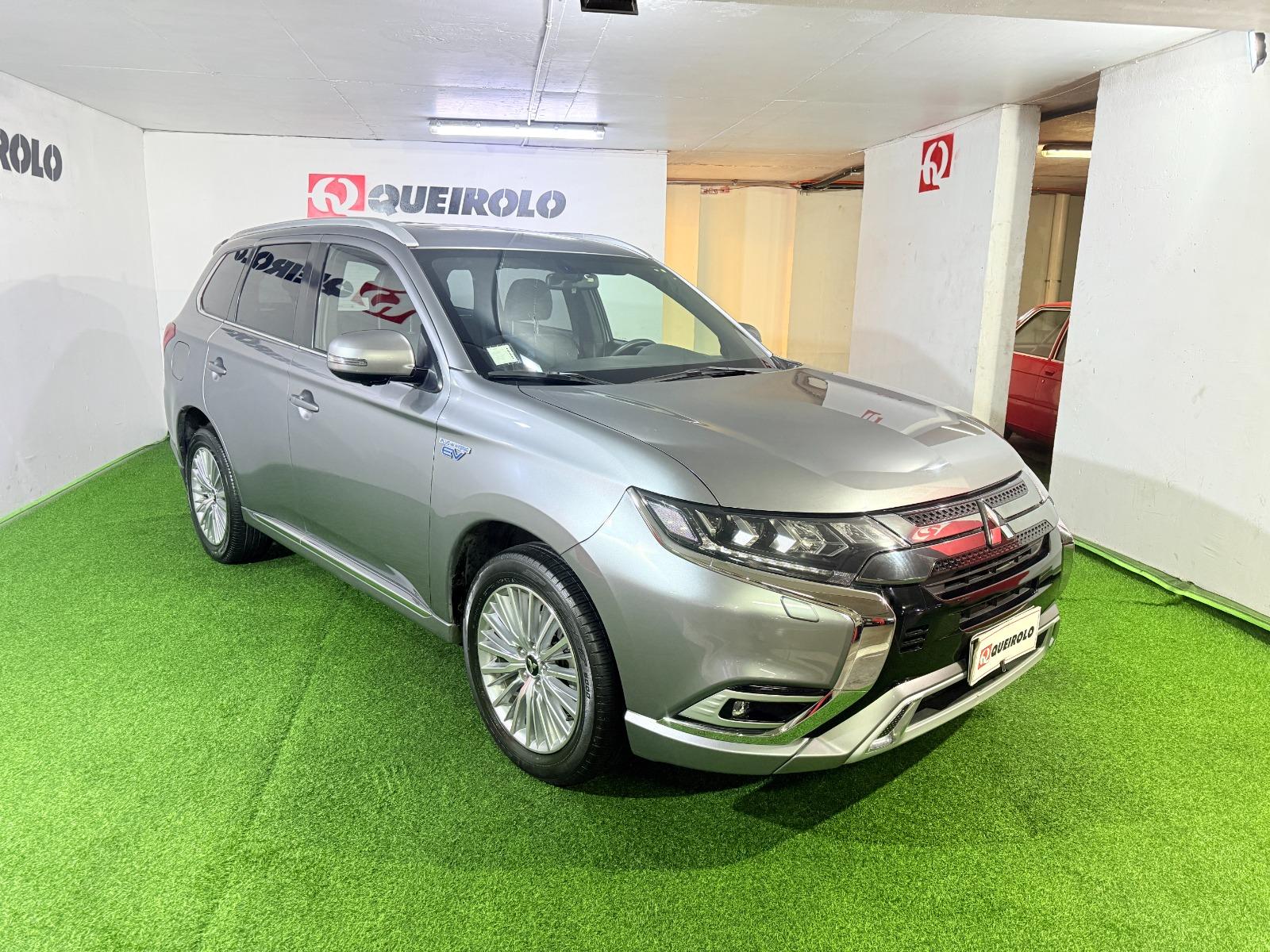 MITSUBISHI OUTLANDER PHEV 2.0 AUT 2020 EXCELENTES CONDICIONES  - QUEIROLO MUNDO 4x4
