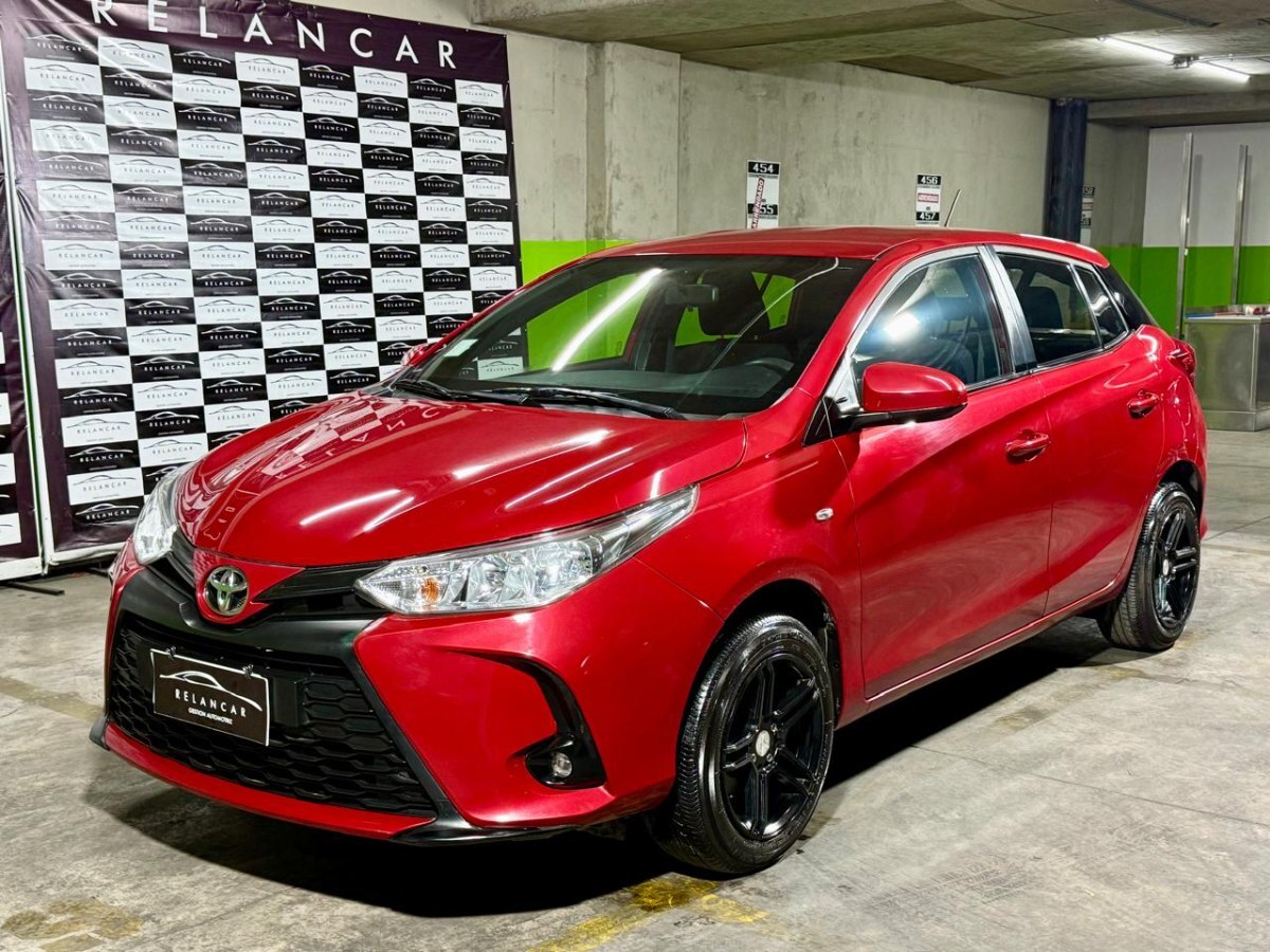 TOYOTA YARIS SPORT E  1.5 2023 Excelente Estado - RELANCAR