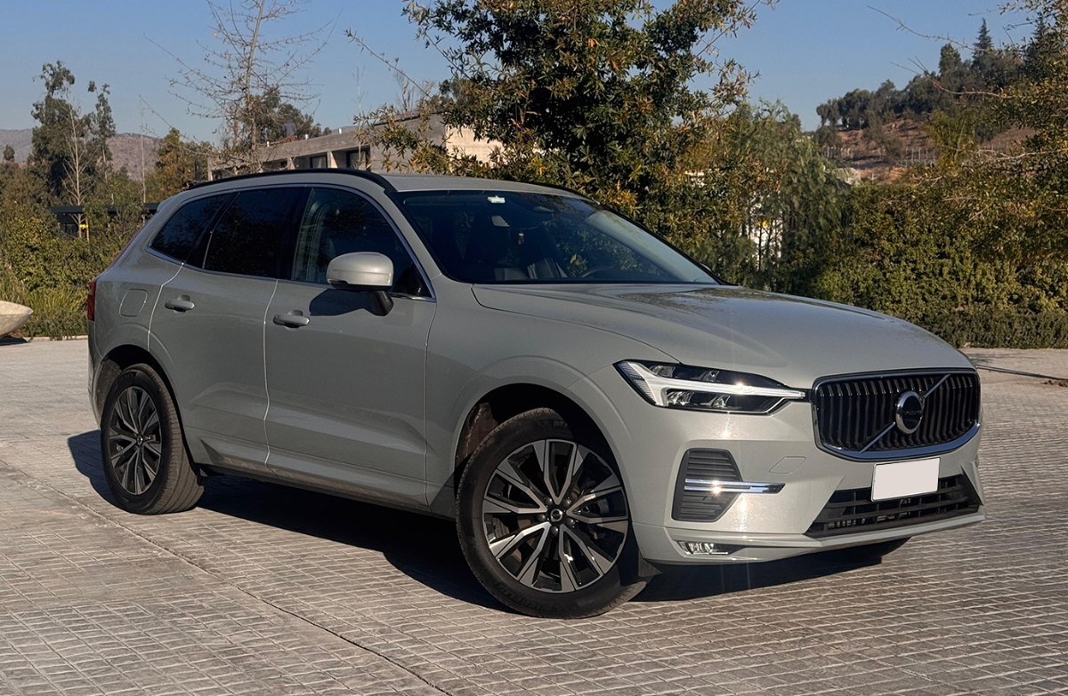 VOLVO XC60 B5 plus awd 2025 Automatico - Mantenciones al día - FULL MOTOR