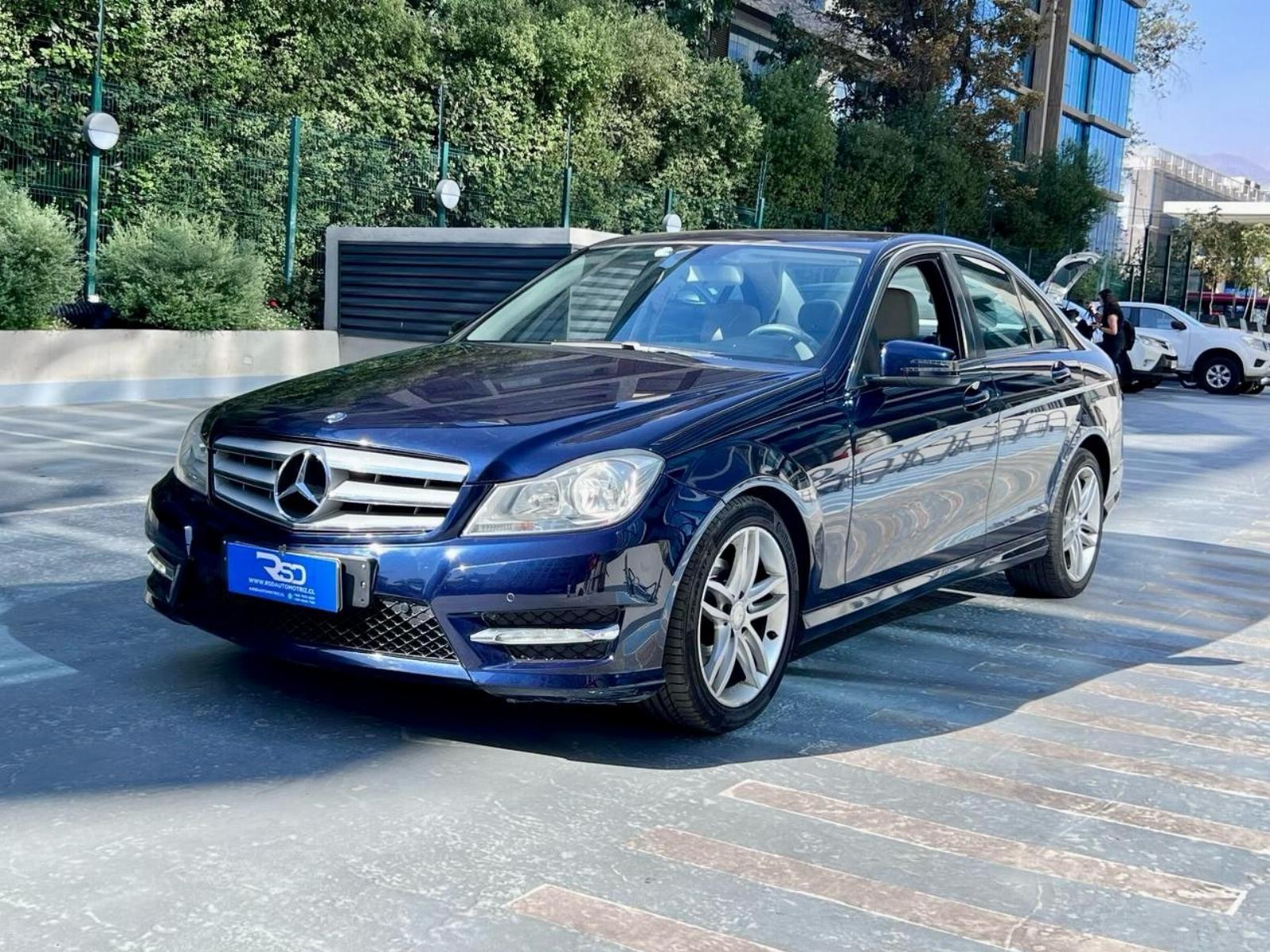 MERCEDES-BENZ C180 CGI BLUE EFFICIENCY 2014 UN DUEÑO MANTENIMIENTO AL DÍA - 