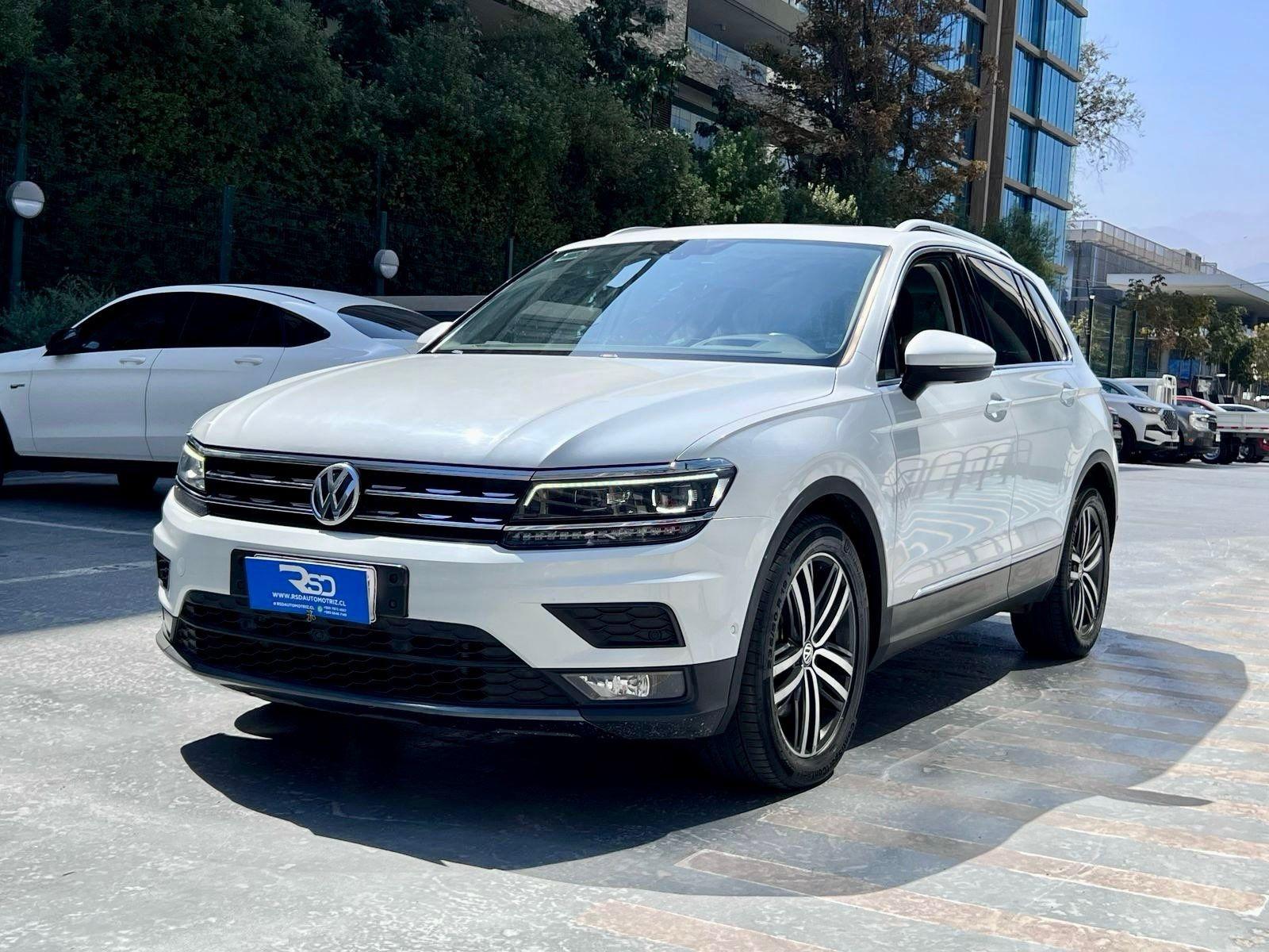 VOLKSWAGEN TIGUAN SPORT 2.0 4MOTION 2019 ÚN DUEÑO MANTENIMIENTO EN LA MARCA - 
