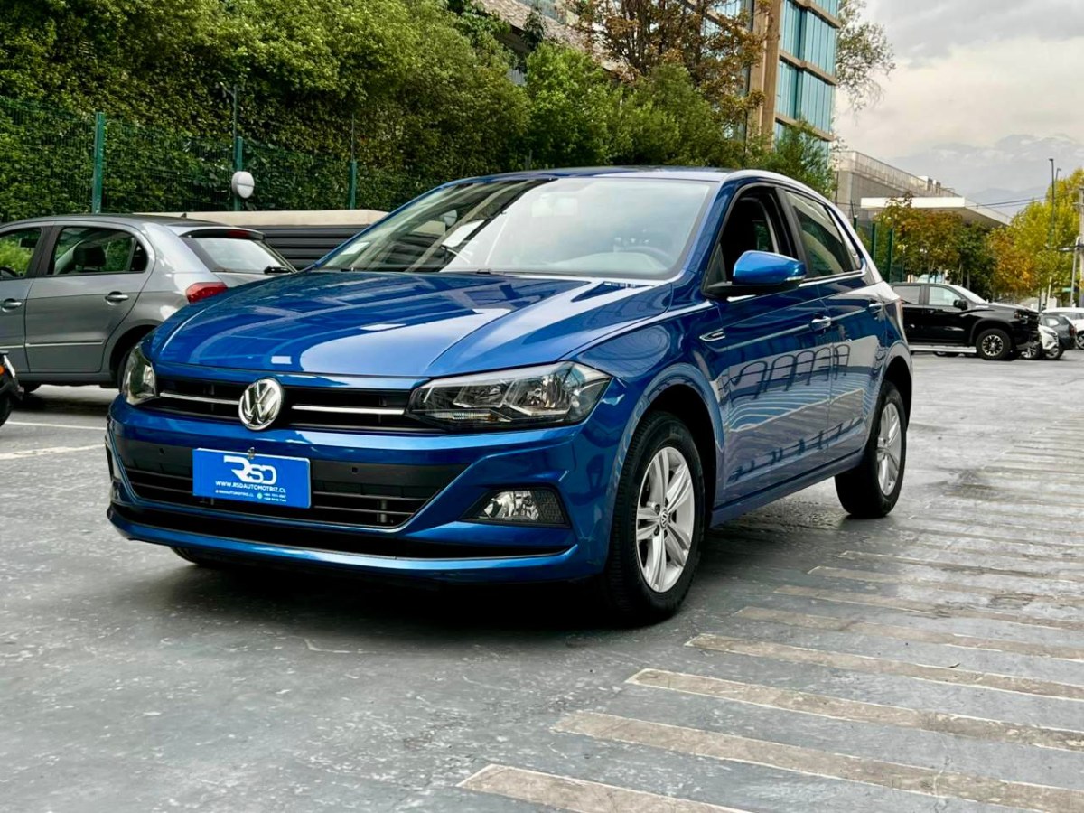 VOLKSWAGEN POLO COMFORTLINE 1.6 AT 2023 MANTENIMIENTO AL DIA - FULL MOTOR