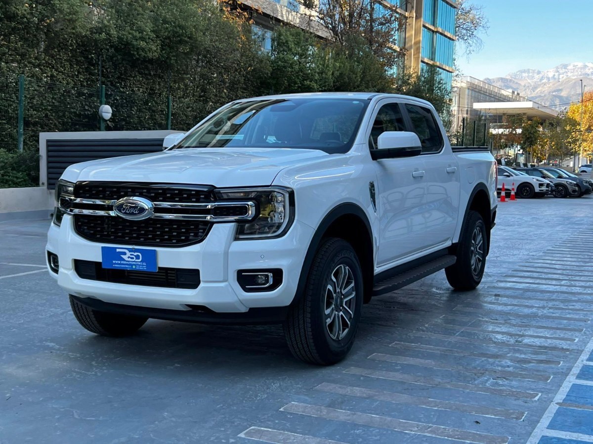 FORD RANGER XLT 4X2 2.0 AT 2025 FACTURABLE GARANTÍA VIGENTE - FULL MOTOR