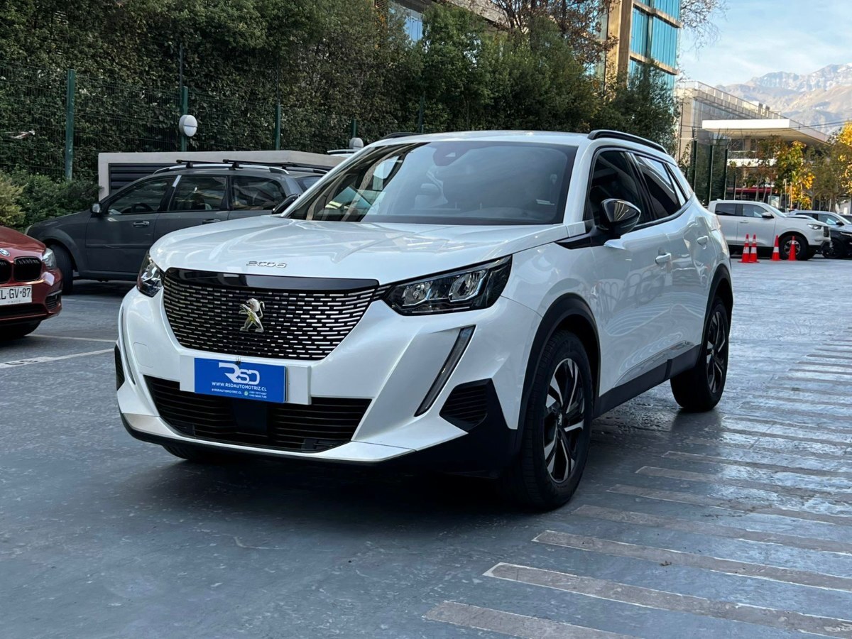 PEUGEOT 2008 BLUE HDI EAT8 1.5 AT 2023 UN DUEÑO MANTENIMIENTO AL DIA - FULL MOTOR