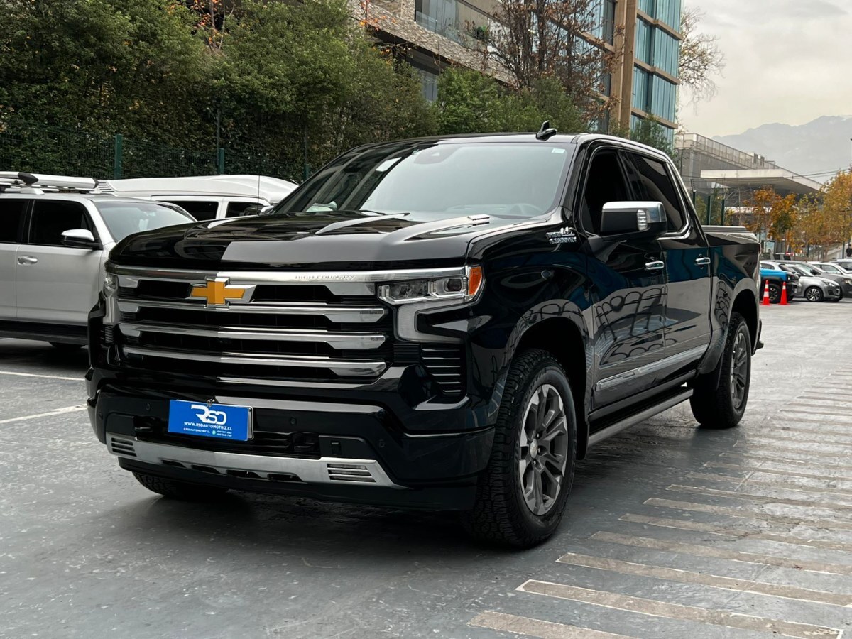 CHEVROLET SILVERADO HIGH COUNTRY 3.0 DIESEL 2023 MANTENIMIENTO EN LA MARCA UN DUEÑO - FULL MOTOR