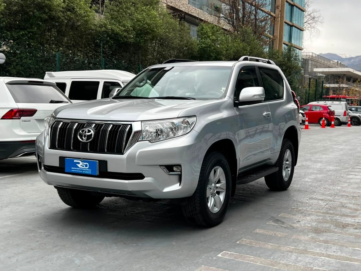 TOYOTA LAND CRUISER PRADO TXL 2.7 2022 MANTENIMIENTO AL DIA - FULL MOTOR