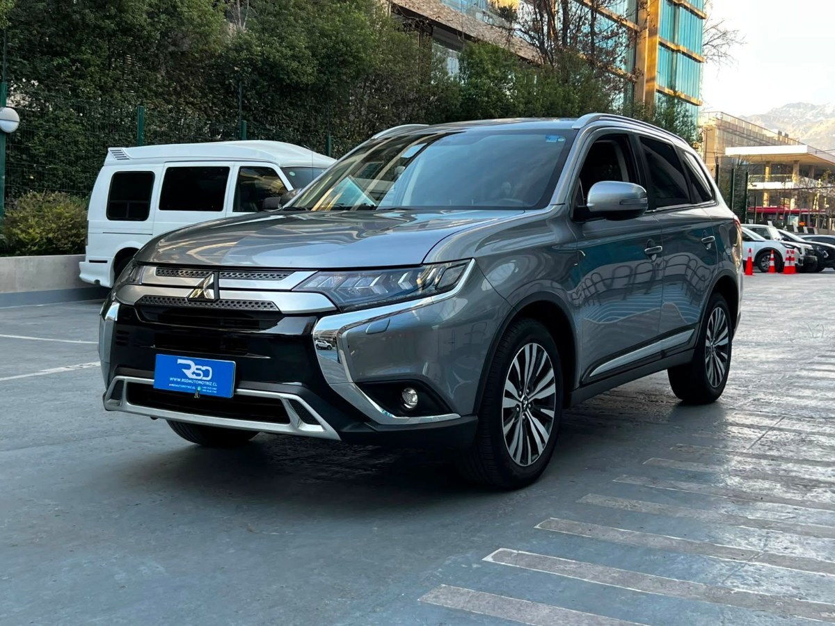 MITSUBISHI OUTLANDER CVT 2.0 AT 2022 UN DUEÑO MANTENIMIENTO AL DIA - FULL MOTOR