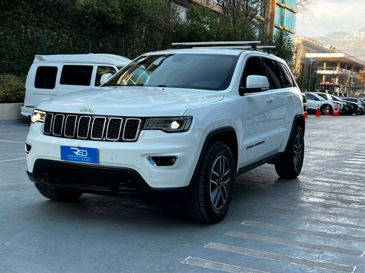 JEEP GRAND CHEROKEE LAREDO 4x4 CRDI 3.0 2020 UN DUEÑO MANTENIMIENTO AL DIA - FULL MOTOR
