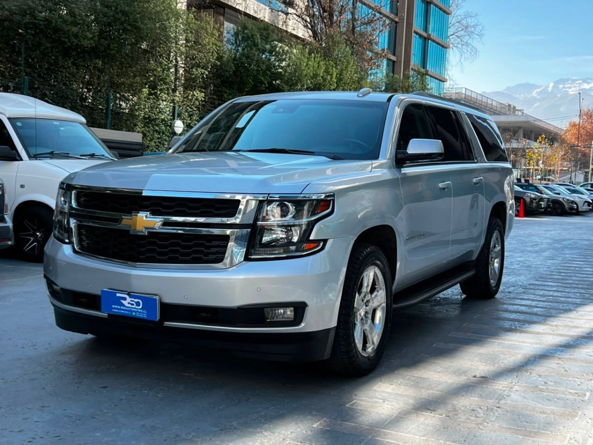 CHEVROLET SUBURBAN LT 4WD 5.3 2017 ÚNICO DUEÑO - FULL MOTOR