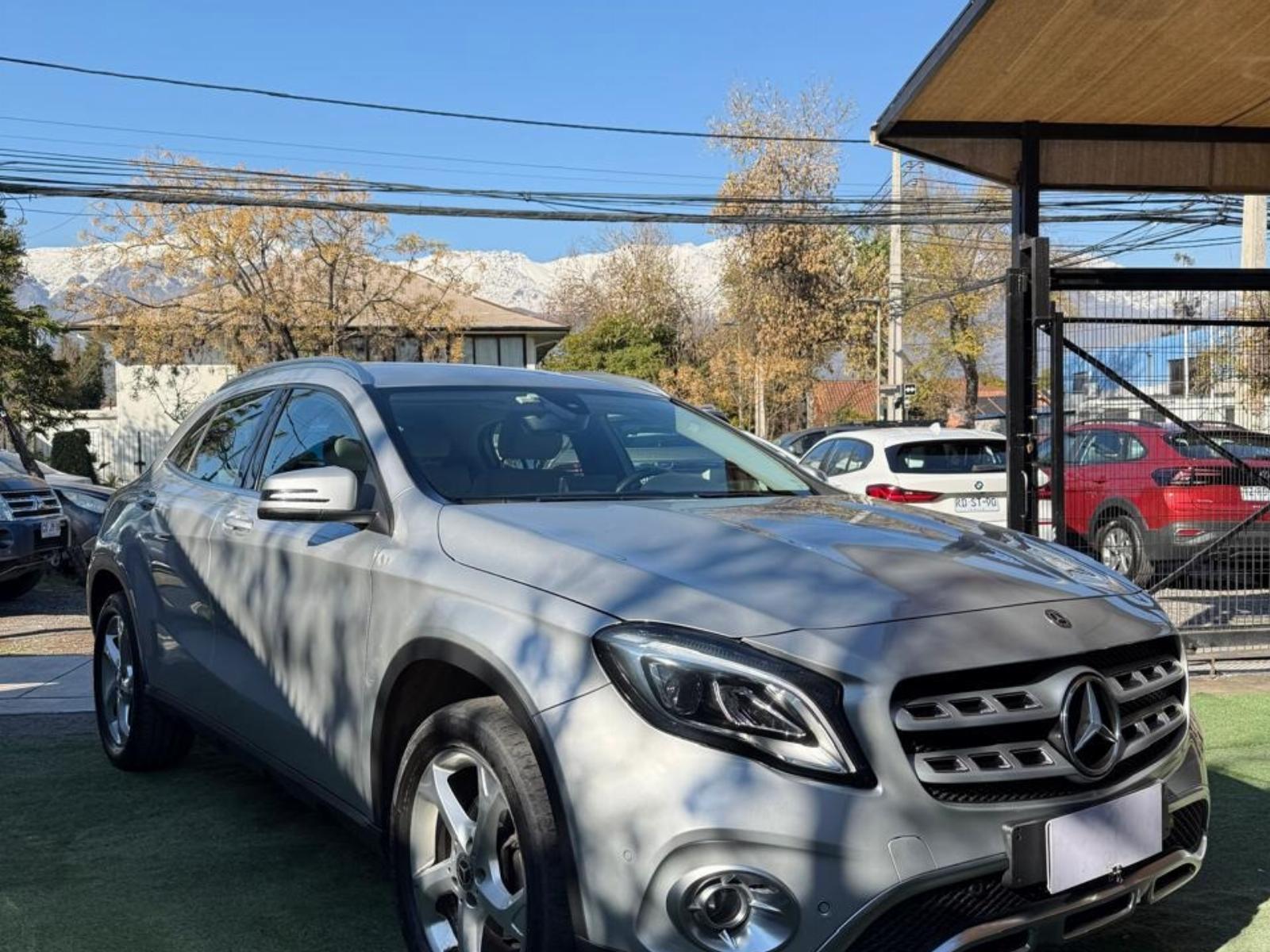 MERCEDES-BENZ GLA 200 2018 EXCELENTE ESTADO, UNICO DUENO, DUPLICADO DE LLAVES - FULL MOTOR