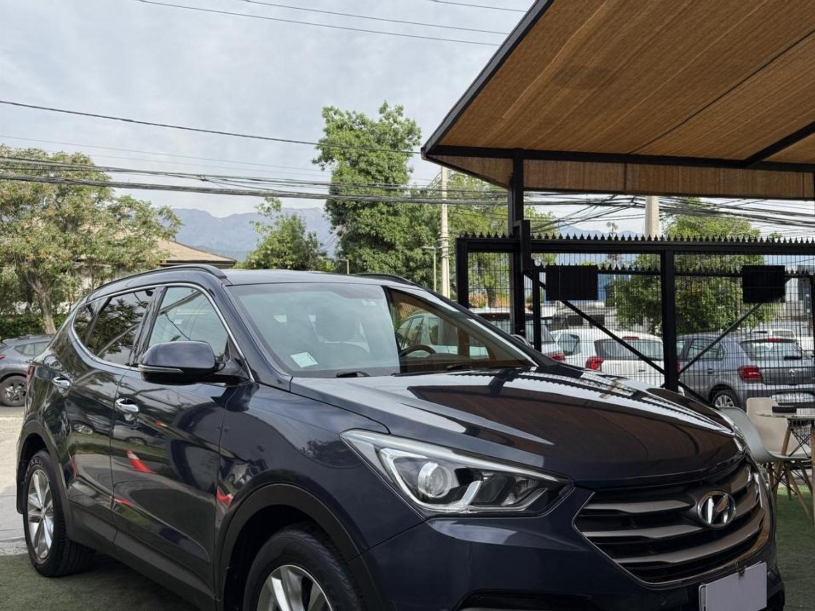 HYUNDAI SANTA FE GLS 2.4 AWD AUTOMATICO 2017 CON MANTENCIONES EN LA MARCA - FULL MOTOR
