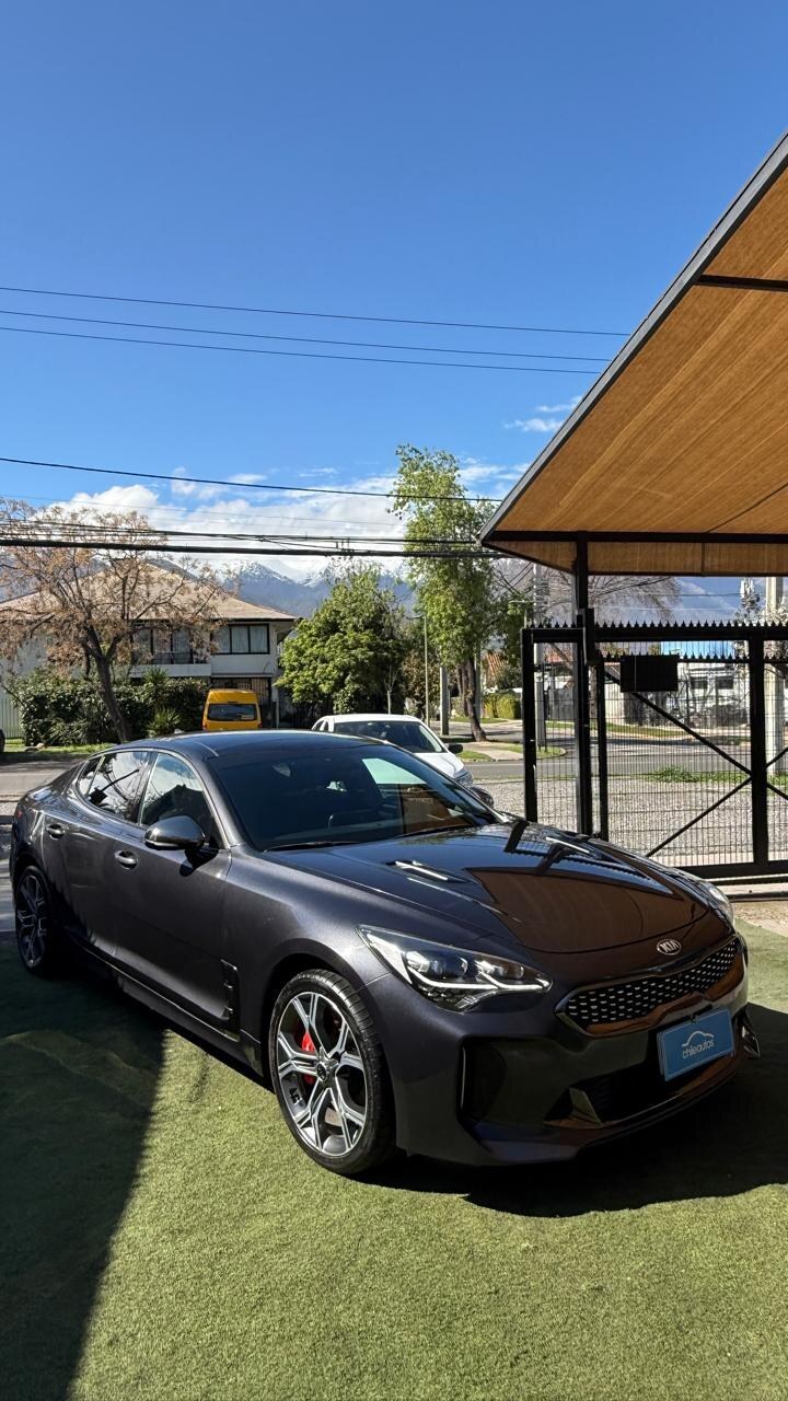 KIA STINGER 3.3 ,GT AWD AUT 3.3  2018 UN SOLO DUEÑO MUY BIEN CUIDADO  - SANTIAGO MOTORS