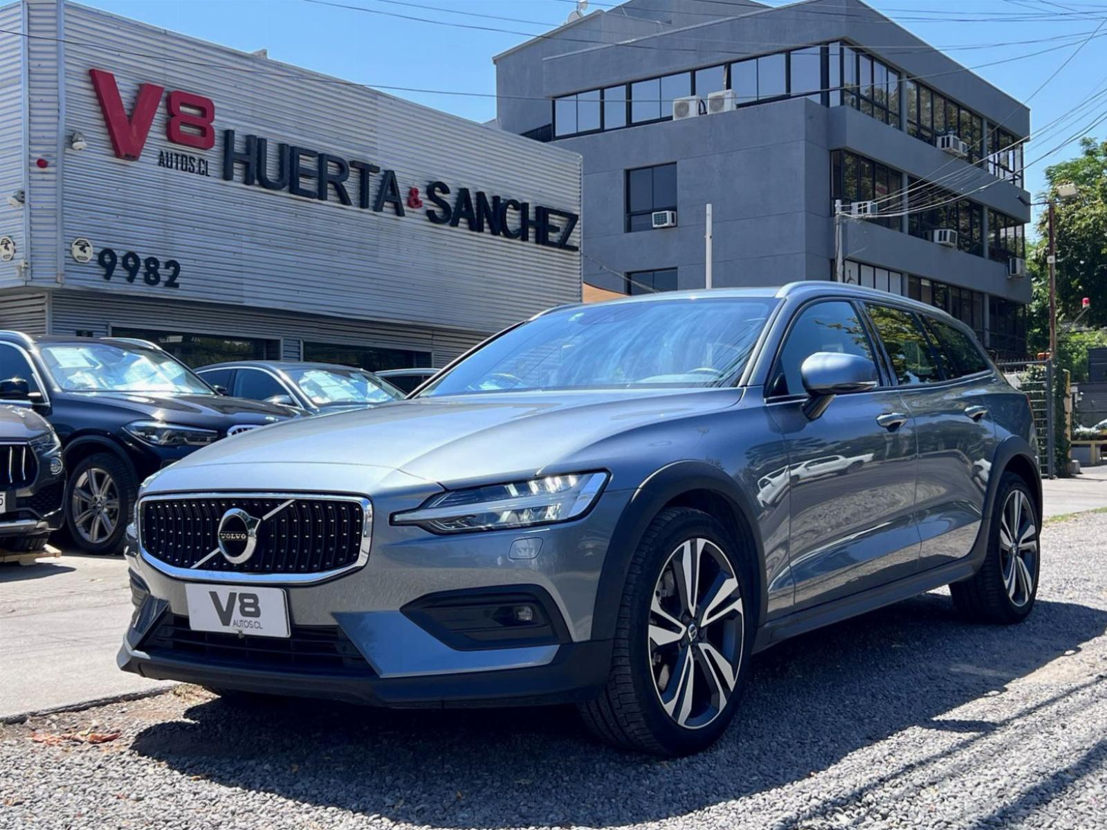 VOLVO V60 CROSS COUNTRY T5 AWD 2021 UN DUEÑO MANTENIMIENTO EN DITEC - V8 AUTOS