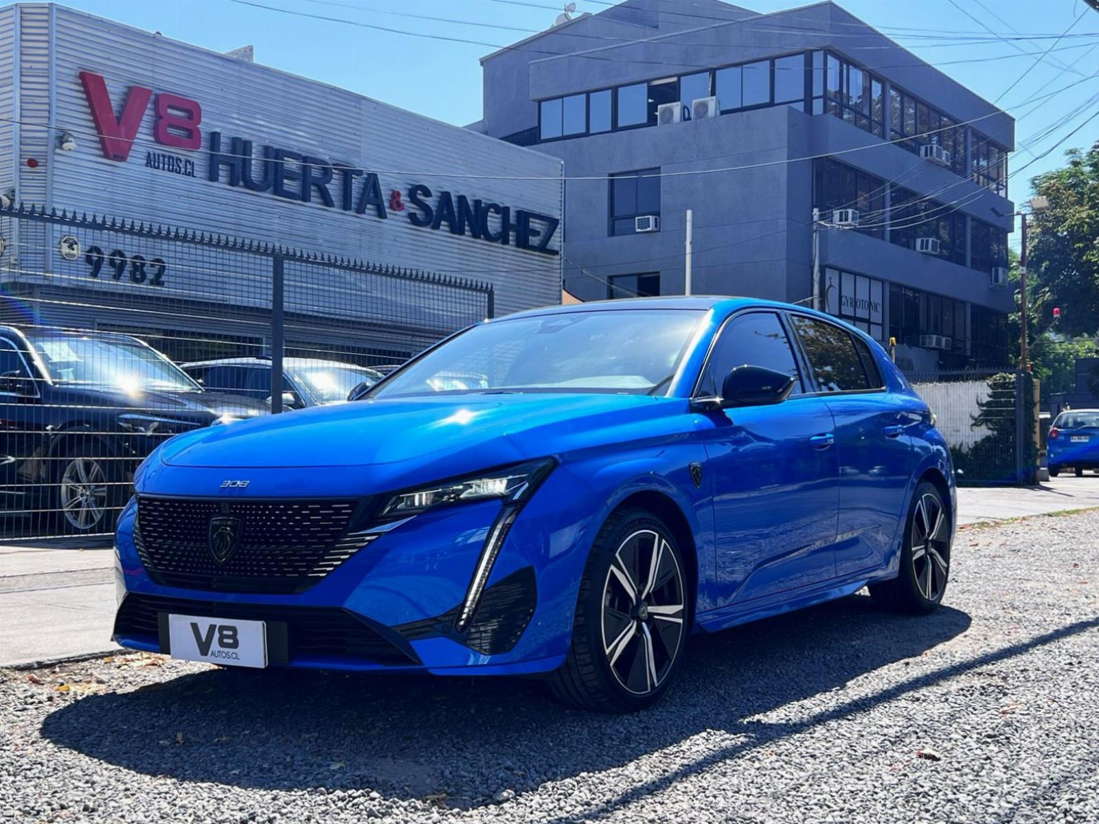 PEUGEOT 308 GT 1.2 2023 GARANTÍA DE FÁBRICA VIGENTE - V8 AUTOS
