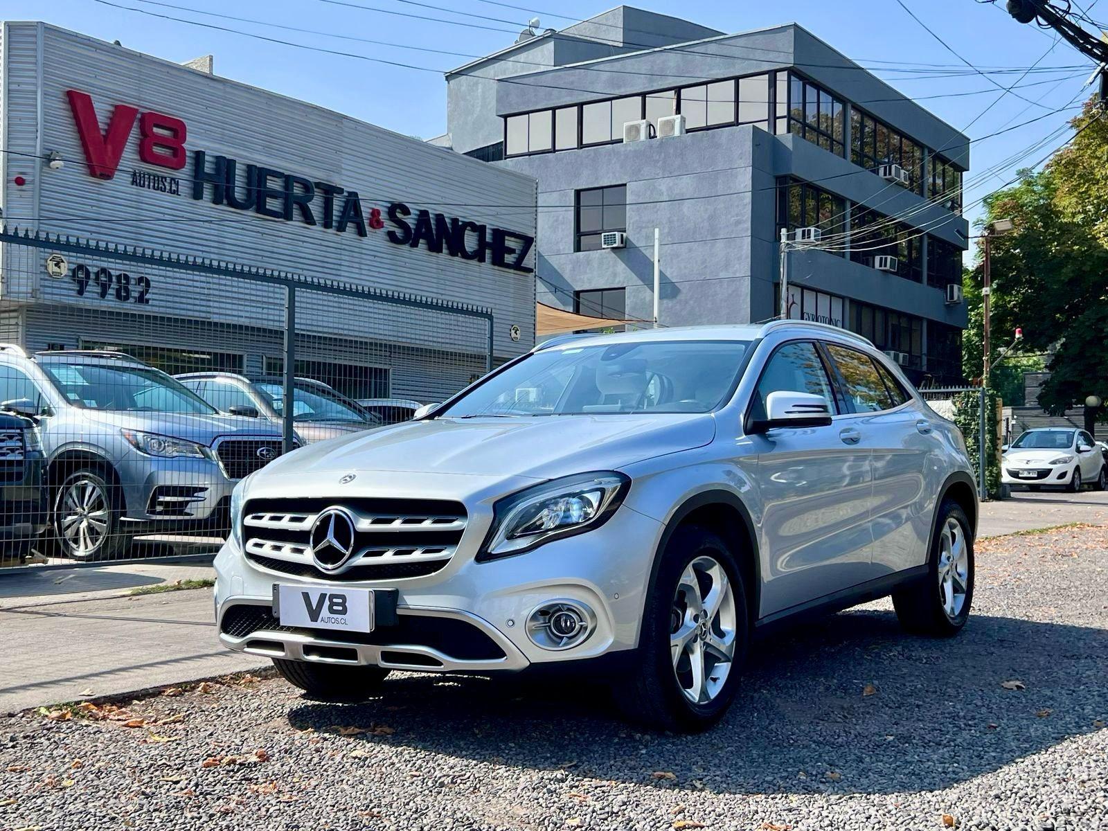 MERCEDES-BENZ GLA 200 1.6 DCT 2019 MANTENIMIENTO EN KAUFMANN UN DUEÑO - V8 AUTOS