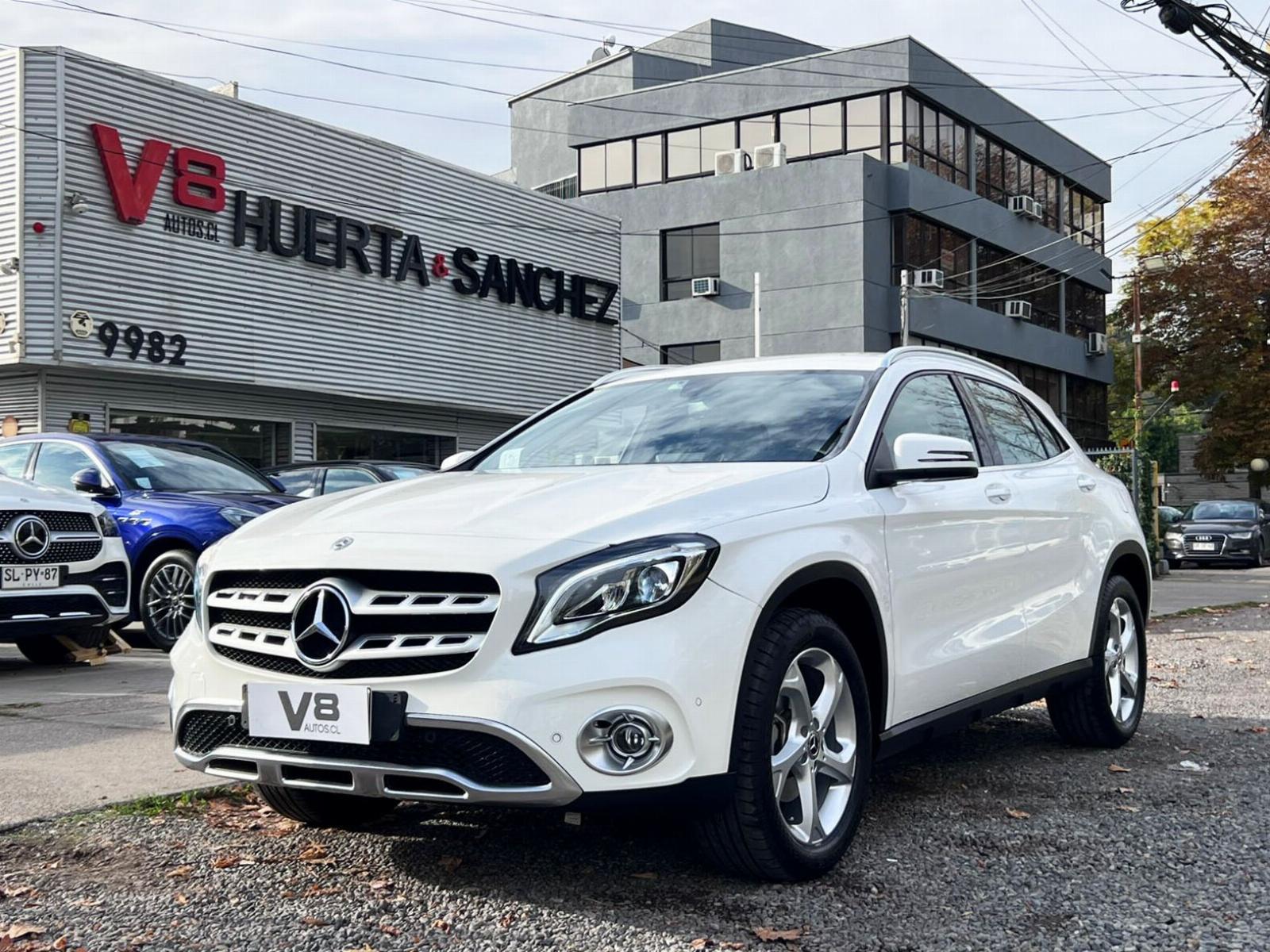 MERCEDES-BENZ GLA 200 1.6 DCT 2021 UN DUEÑO MANTENIMIENTO EN LA MARCA - V8 AUTOS