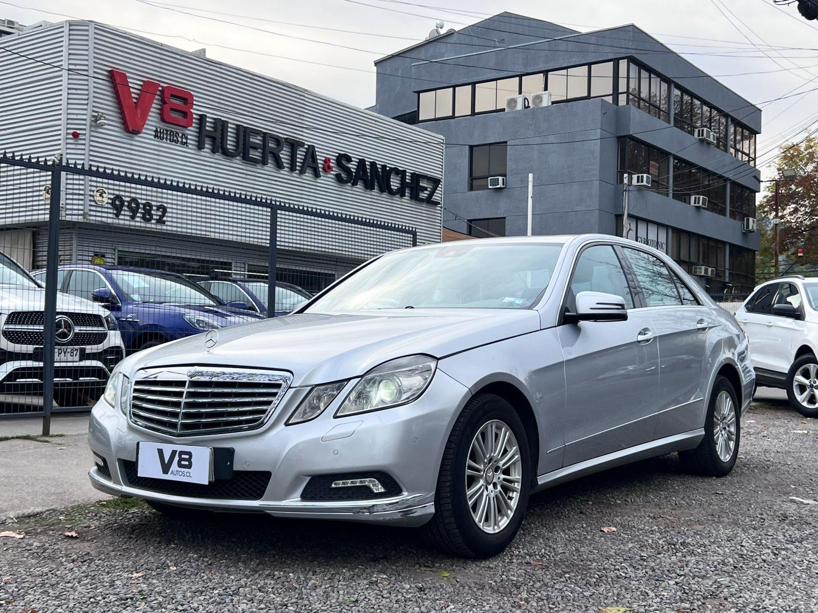 MERCEDES-BENZ E350 ELEGANCE 2010 MANTENIMIENTO EN KAUFMANN UN DUEÑO - V8 AUTOS
