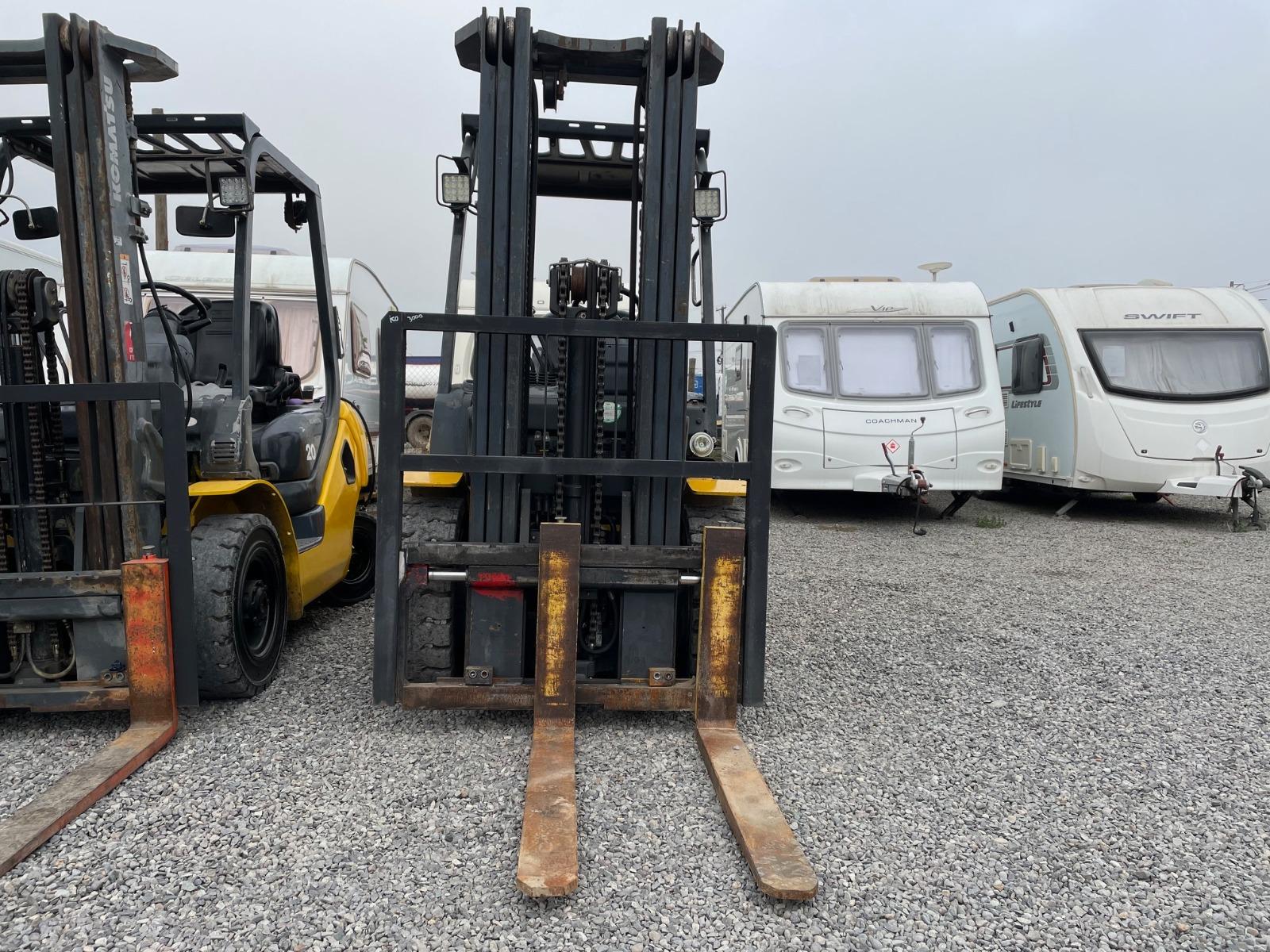 KOMATSU D155AX-6 FG 30T-17 2013 Komatsu FG 30T-17 - FULL MOTOR