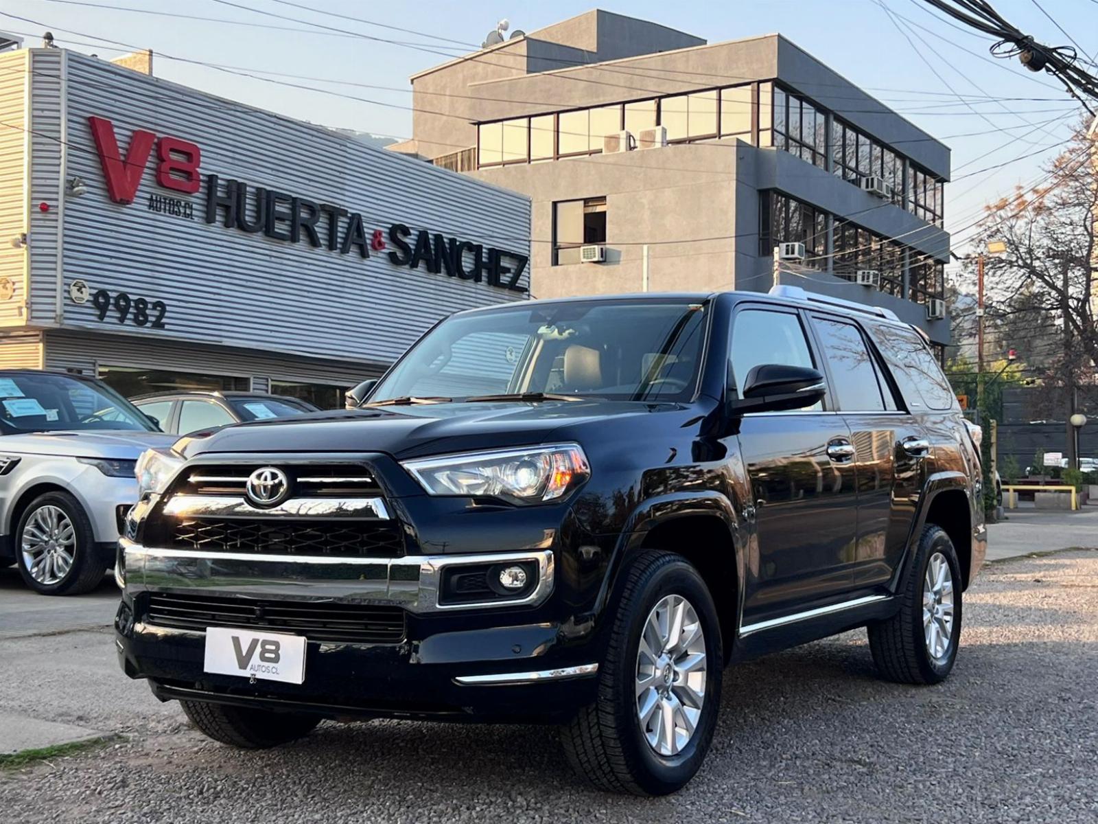 TOYOTA 4 RUNNER LIMITED 4X4 2024 UN DUEÑO MANTENIMIENTO EN LA MARCA - 