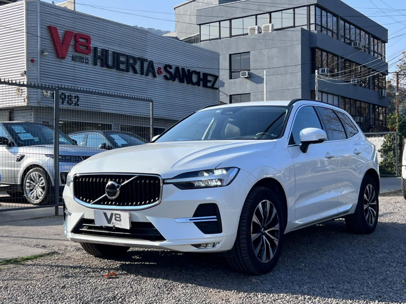 VOLVO XC60 B5 AWD MILD HYBRID 2024 ÚNICO DUEÑO - V8 AUTOS