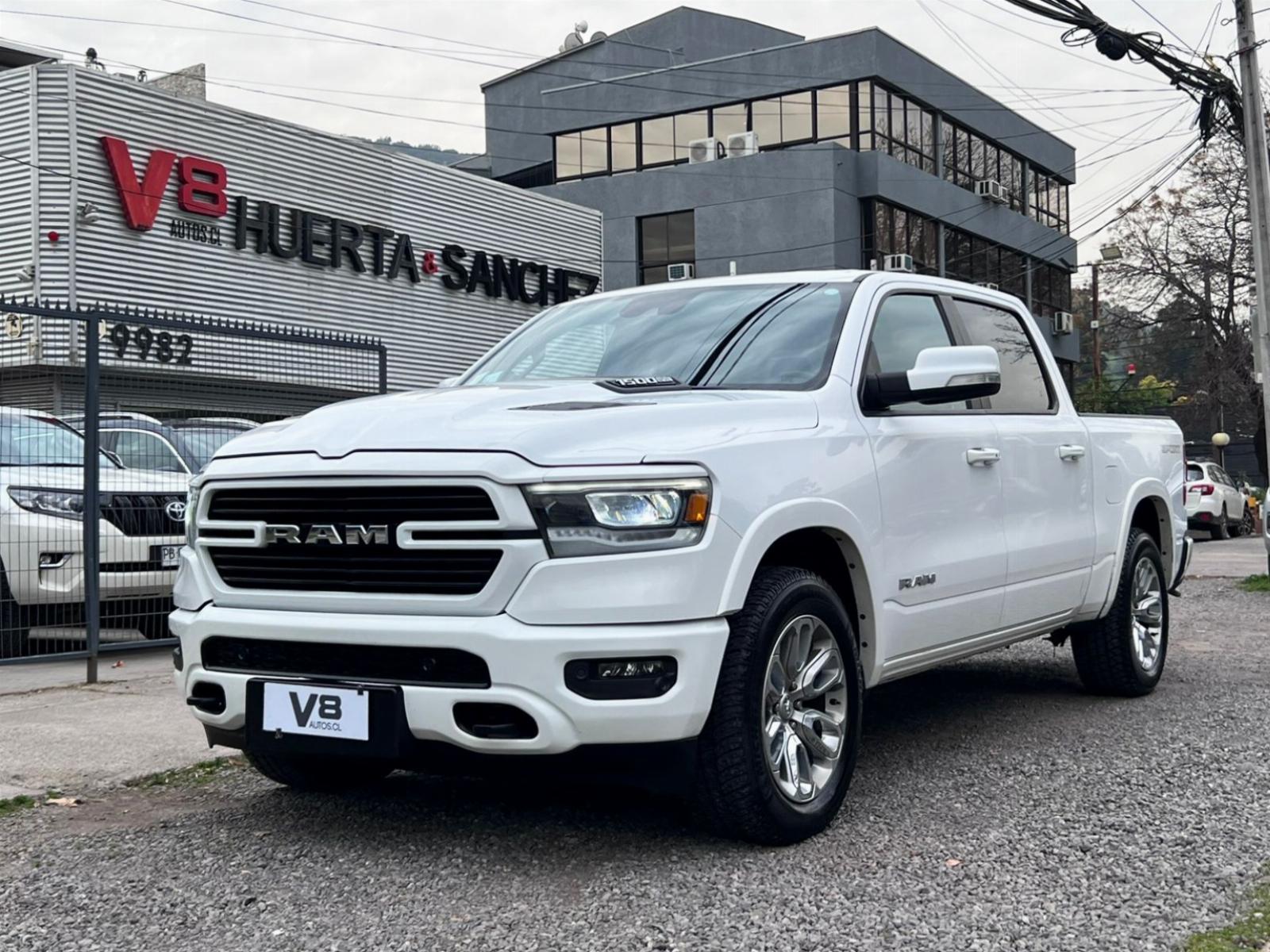 RAM 1500 LARAMIE 5.7 2024 CON IVA DESCONTABLE - V8 AUTOS