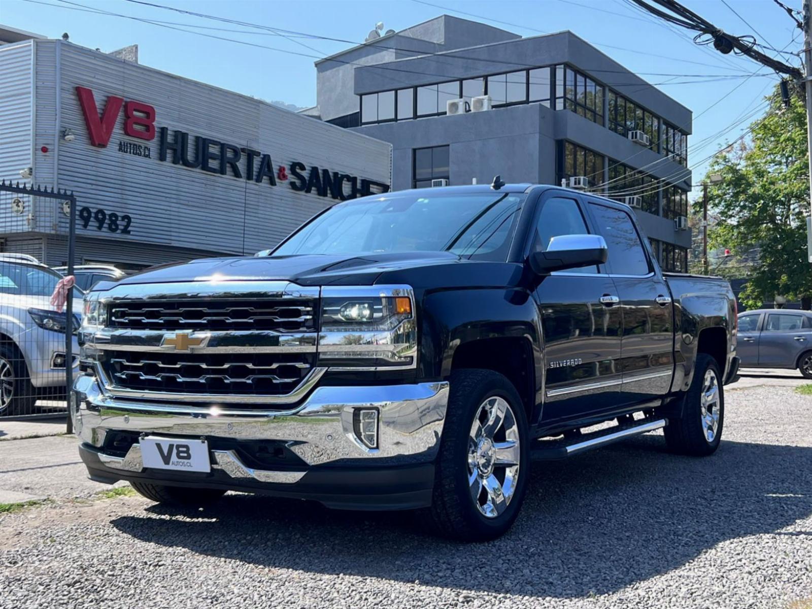 CHEVROLET SILVERADO LTZ 5.3 2018 MANTENIMIENTO EN LA MARCA UN DUEÑO - FULL MOTOR