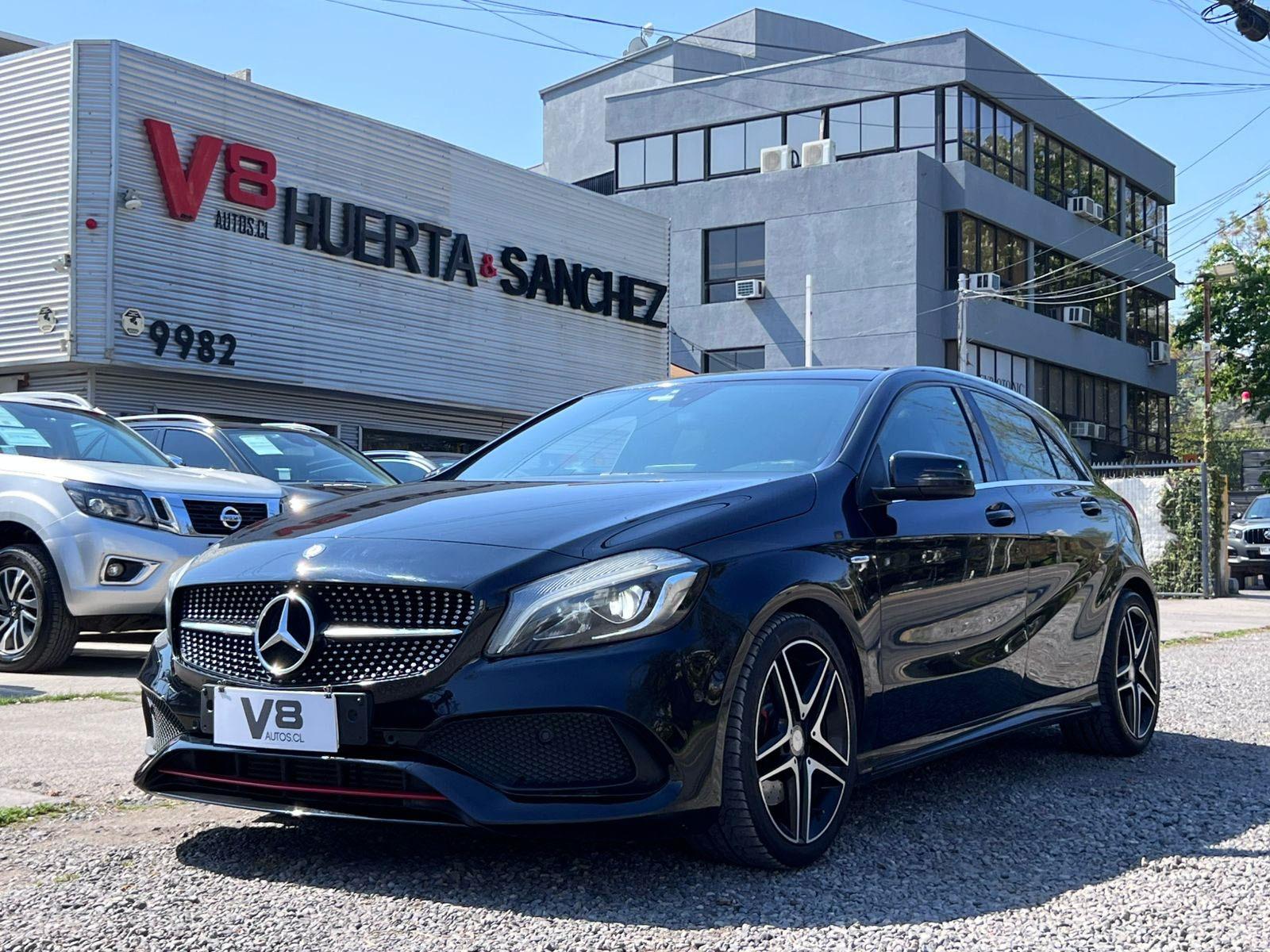 MERCEDES-BENZ A250 SPORT 2.0 LOOK AMG 2017 MANTENIMIENTO EN LA MARCA  - V8 AUTOS