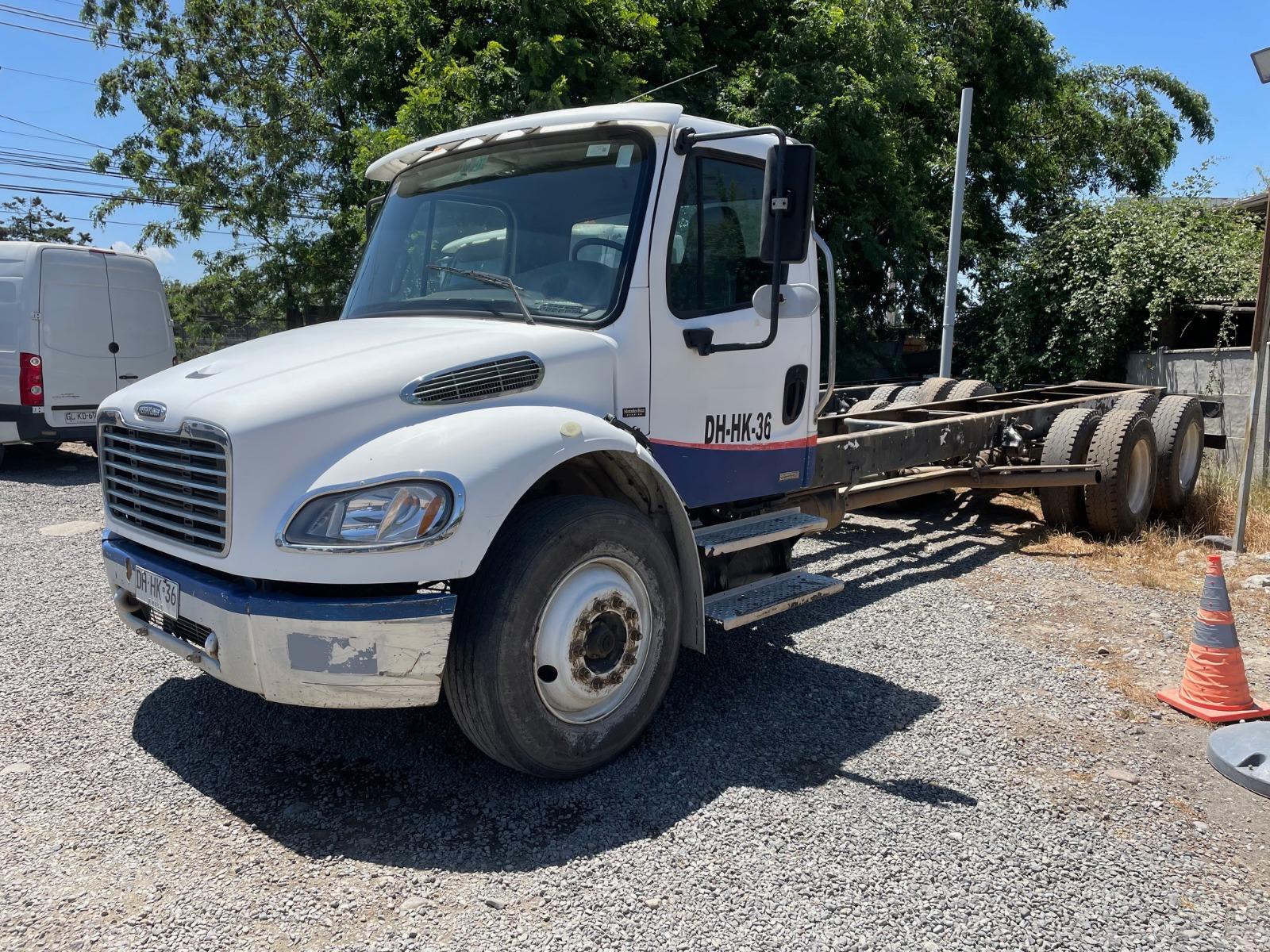 FREIGHTLINER M2 106 2011 Freightliner M2 106 - 